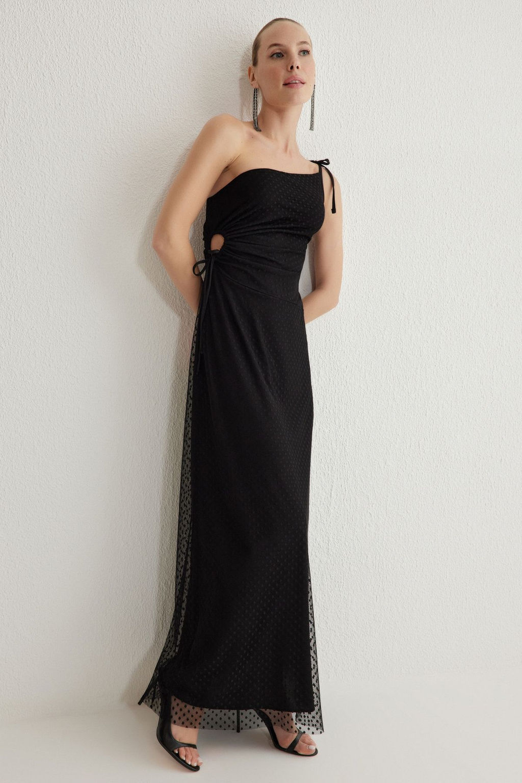 TRENDYOLMILLA Siyah A-Kesim Asimetrik Yaka Tul Orme Uzun S?k Abiye Elbise TPRSS25AE00027 фото 2