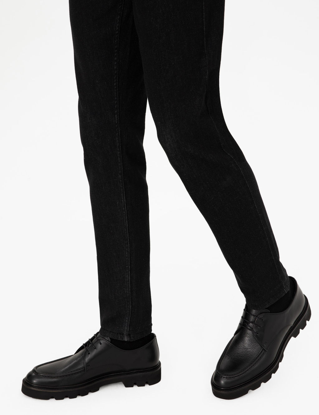 Черные классические туфли