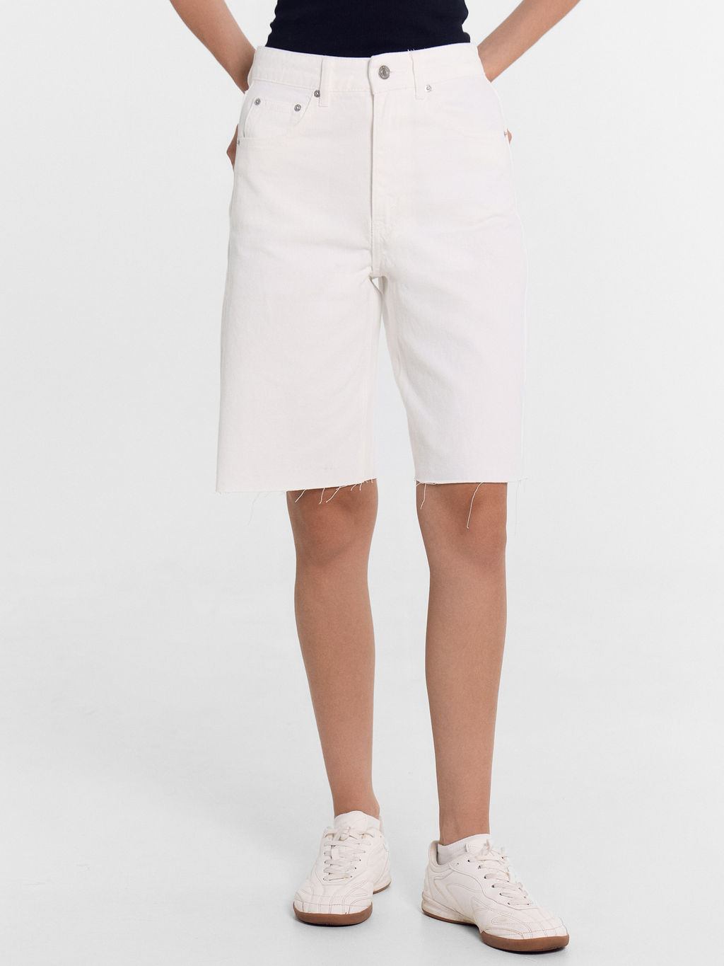 Шорты женские джинсовые в молочном цвете молочный 2024-DS602-1 - Mark formelle фото 2