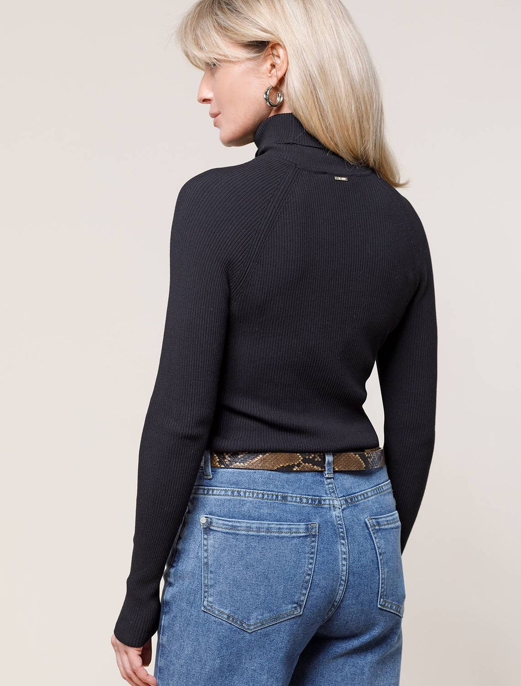 VILATTE / Свитер тонкой вязки в рубчик из вискозы  фото 4