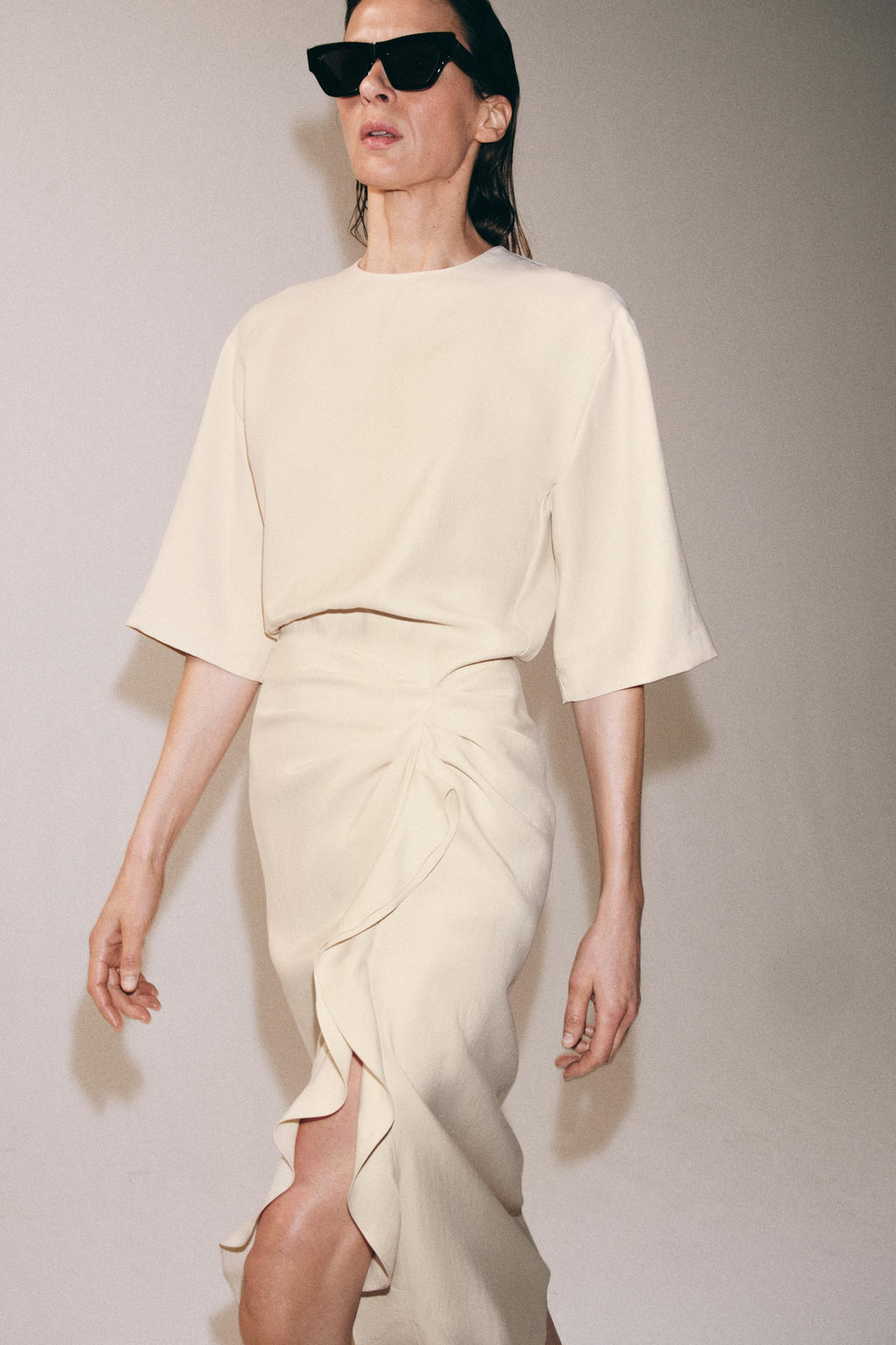 VESTIDO MIDI DRAPEADO ZW COLLECTION / Crudo medio - Zara фото 7