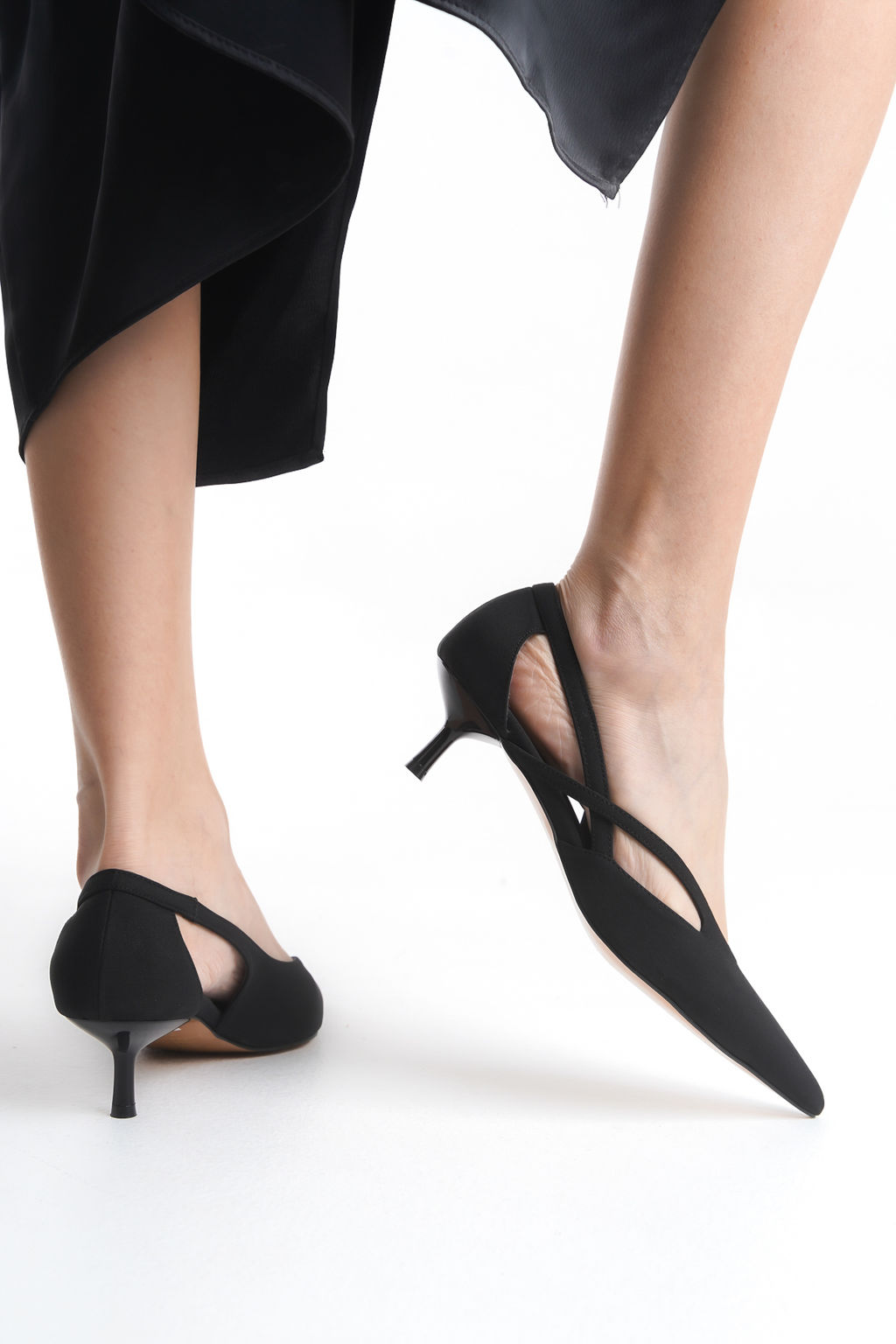 Trendyol Shoes Siyah Cut Out Detayl? Saten Sivri Burun Kad?n Kitten Topuklu Ayakkab? TAKSS25TO00079 - Trendyolmilla фото 4