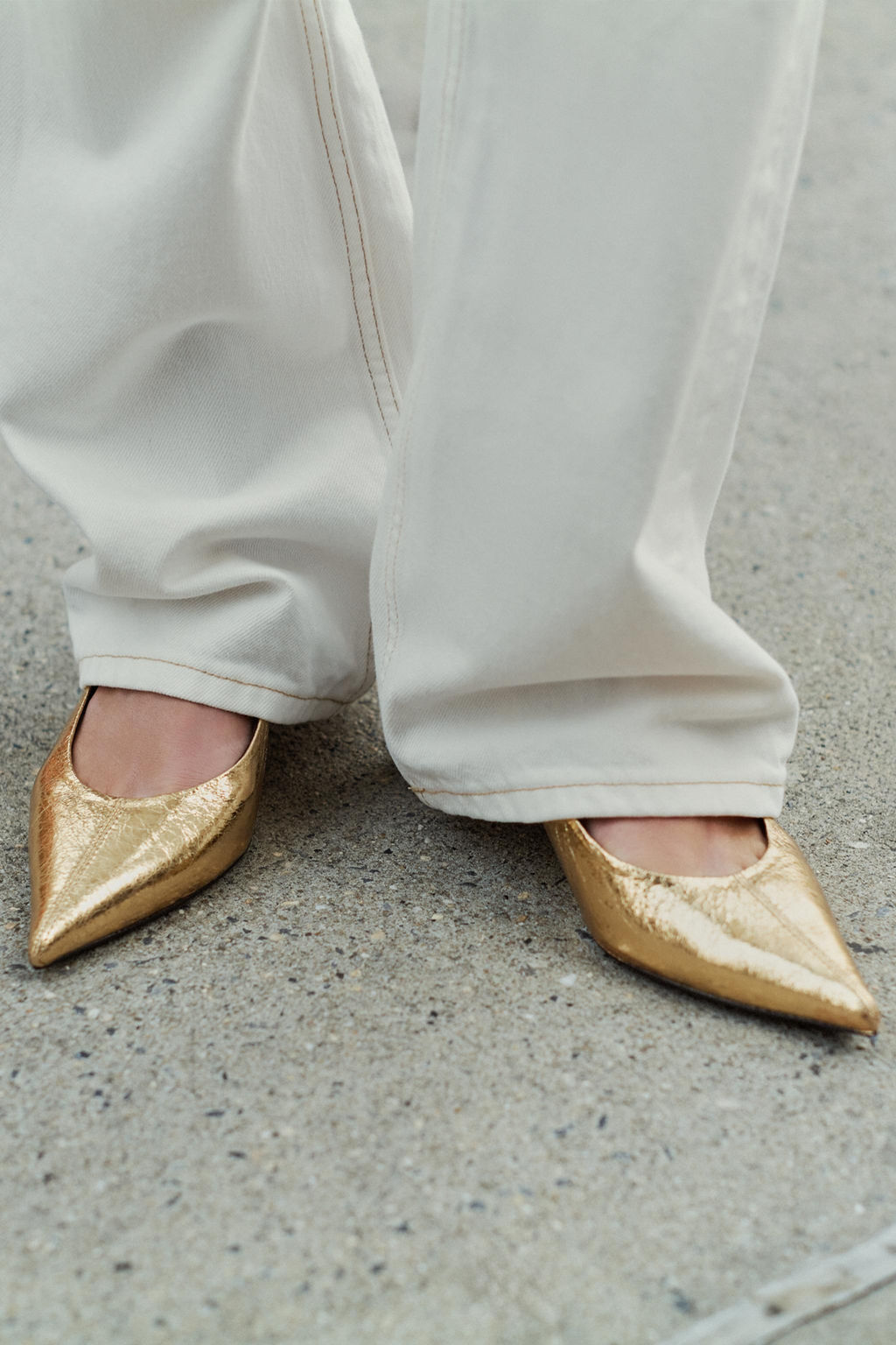 ZAPATO KITTEN METALIZADO / Oro - Zara фото 2