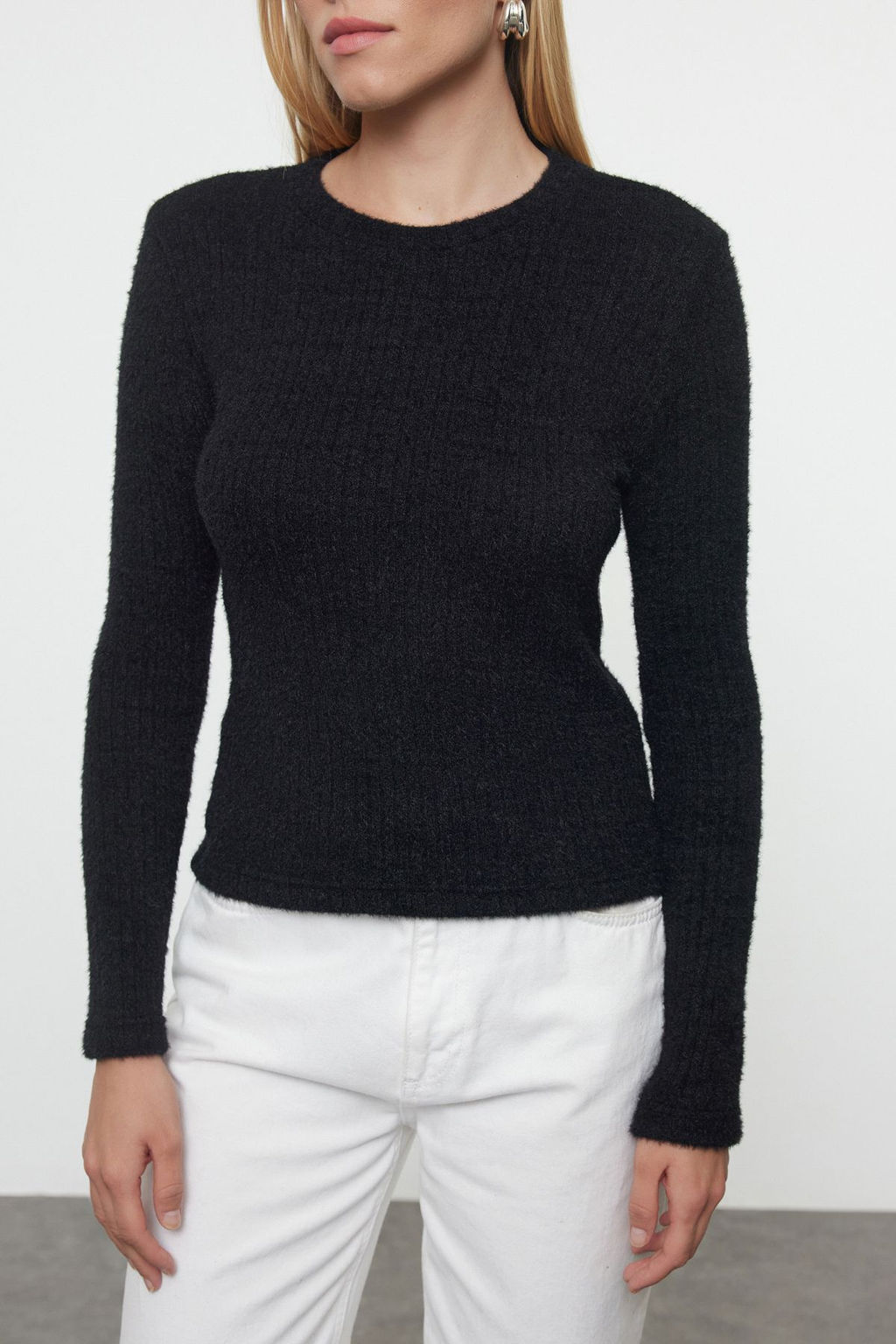 TRENDYOLMILLA Siyah Basic Tuylu Triko Kazak TWOAW25KZ00198
