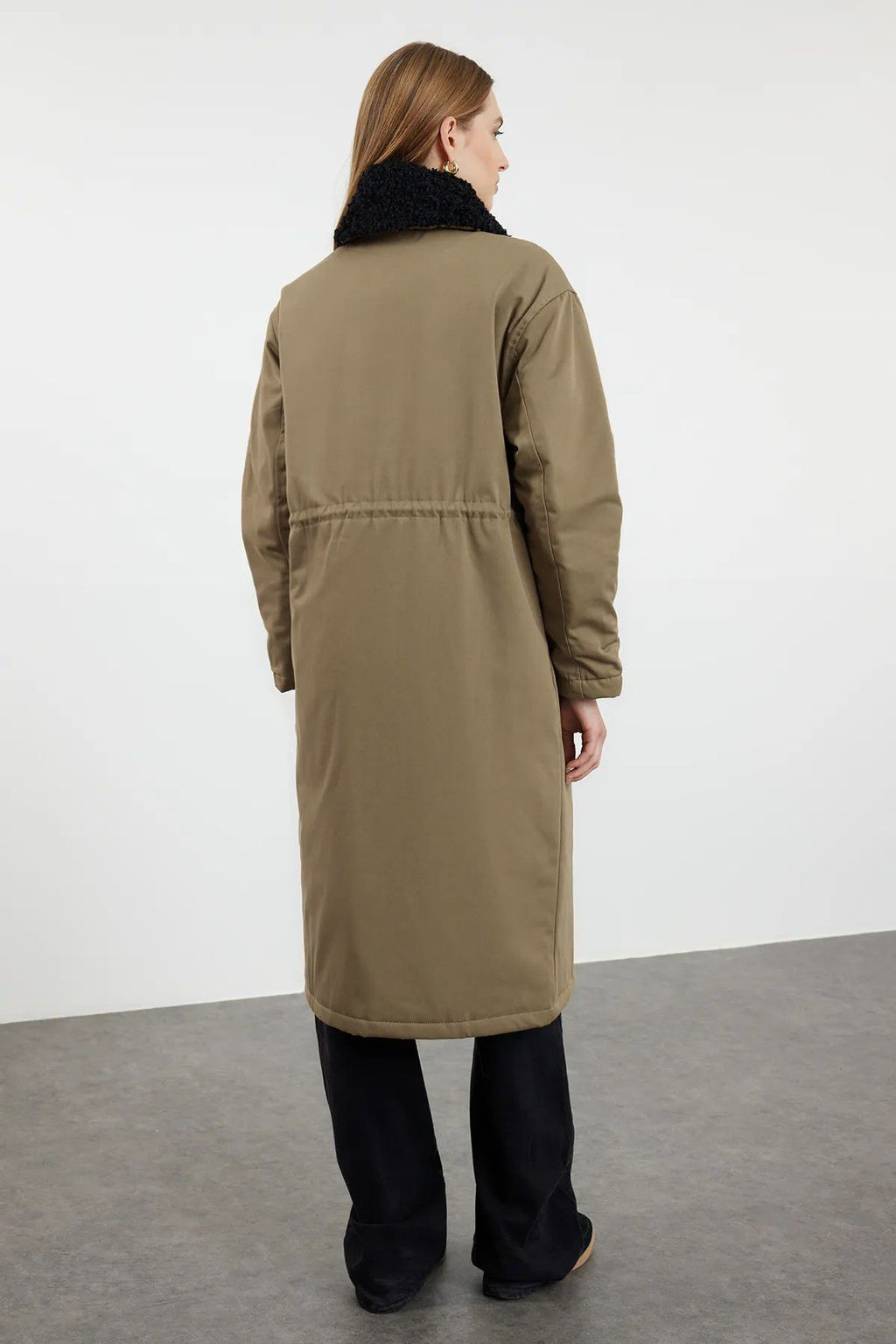 Haki Regular Kal?p Pelus Yaka Detayl? Ici Kapitone Astarl? Uzun K?sl?k Parka Mont TWOAW25MO00098