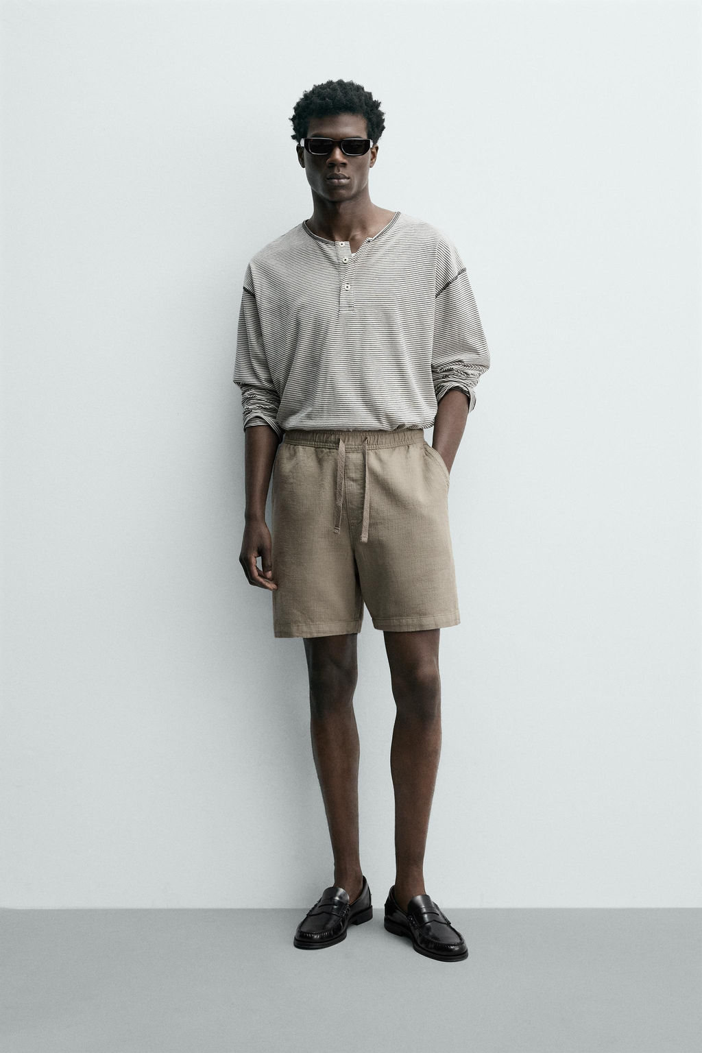 BERMUDA REGULAR FIT ESTRUCTURA / Vis?n