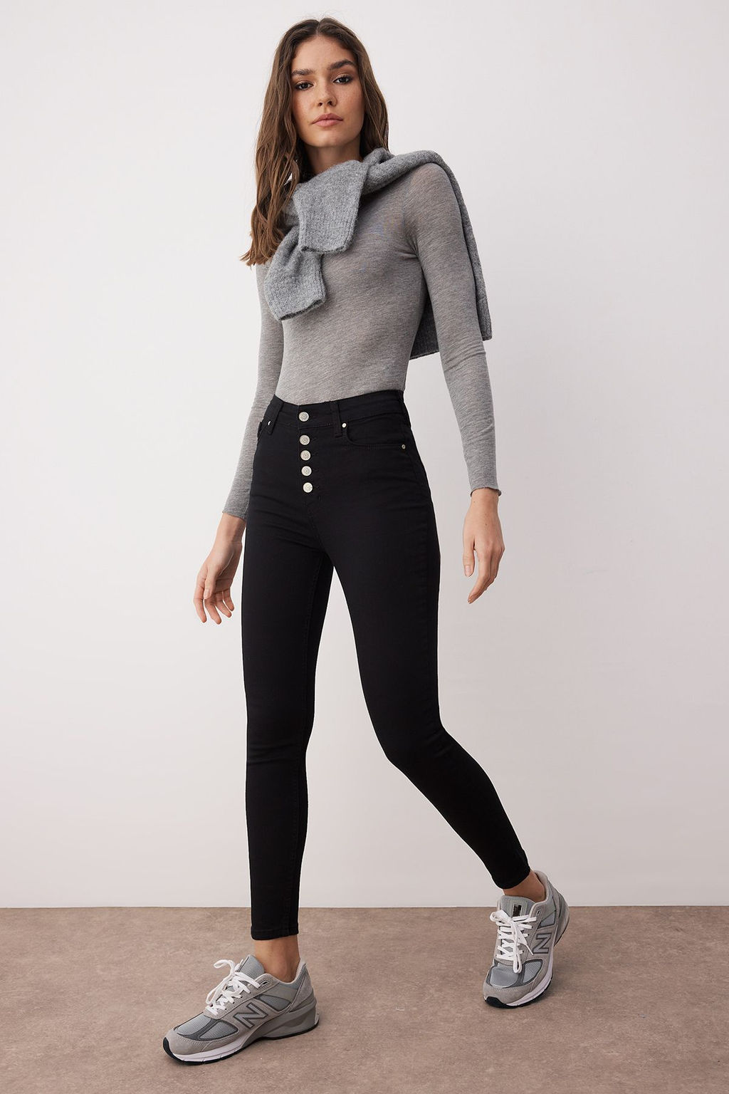 TRENDYOLMILLA Solmayan Siyah Onden Dugmeli Yuksek Bel Skinny Jeans TWOAW24JE00090  фото 2