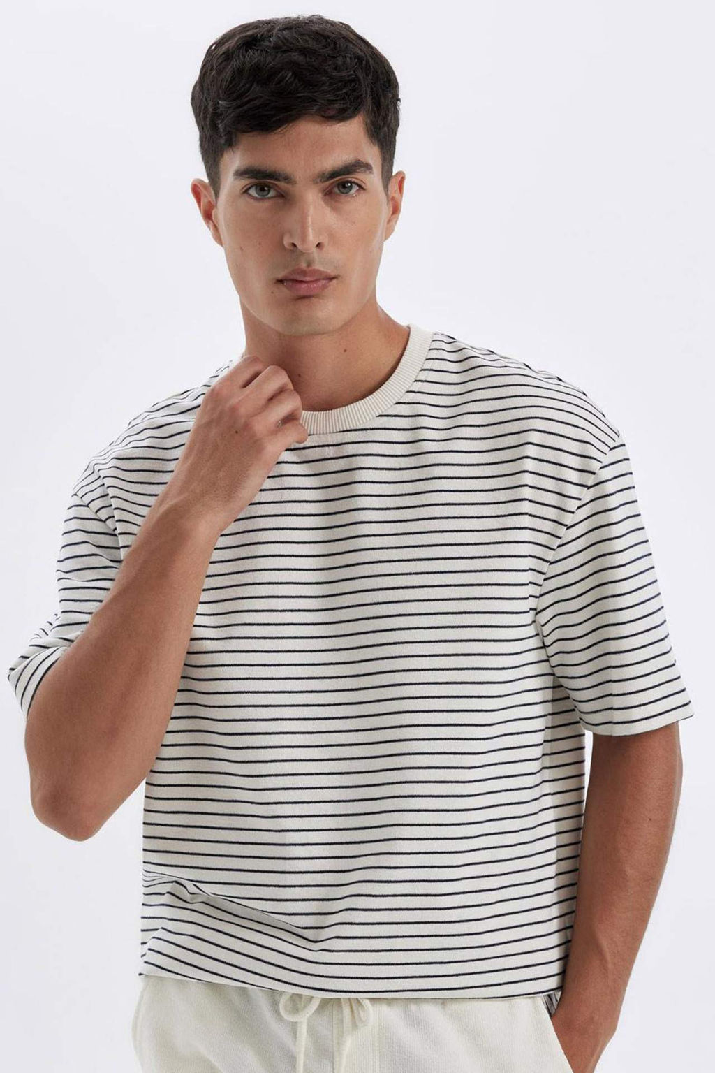 Relax Fit Bisiklet Yaka Cizgili K?sa Kollu Tisort - Defacto фото 2