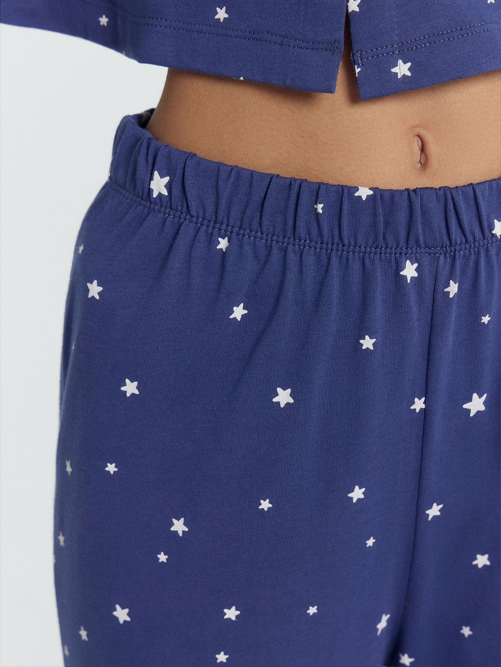 Комплект женский (блузка, брюки) синий со звездочками звездное небо на ночной тени 592462