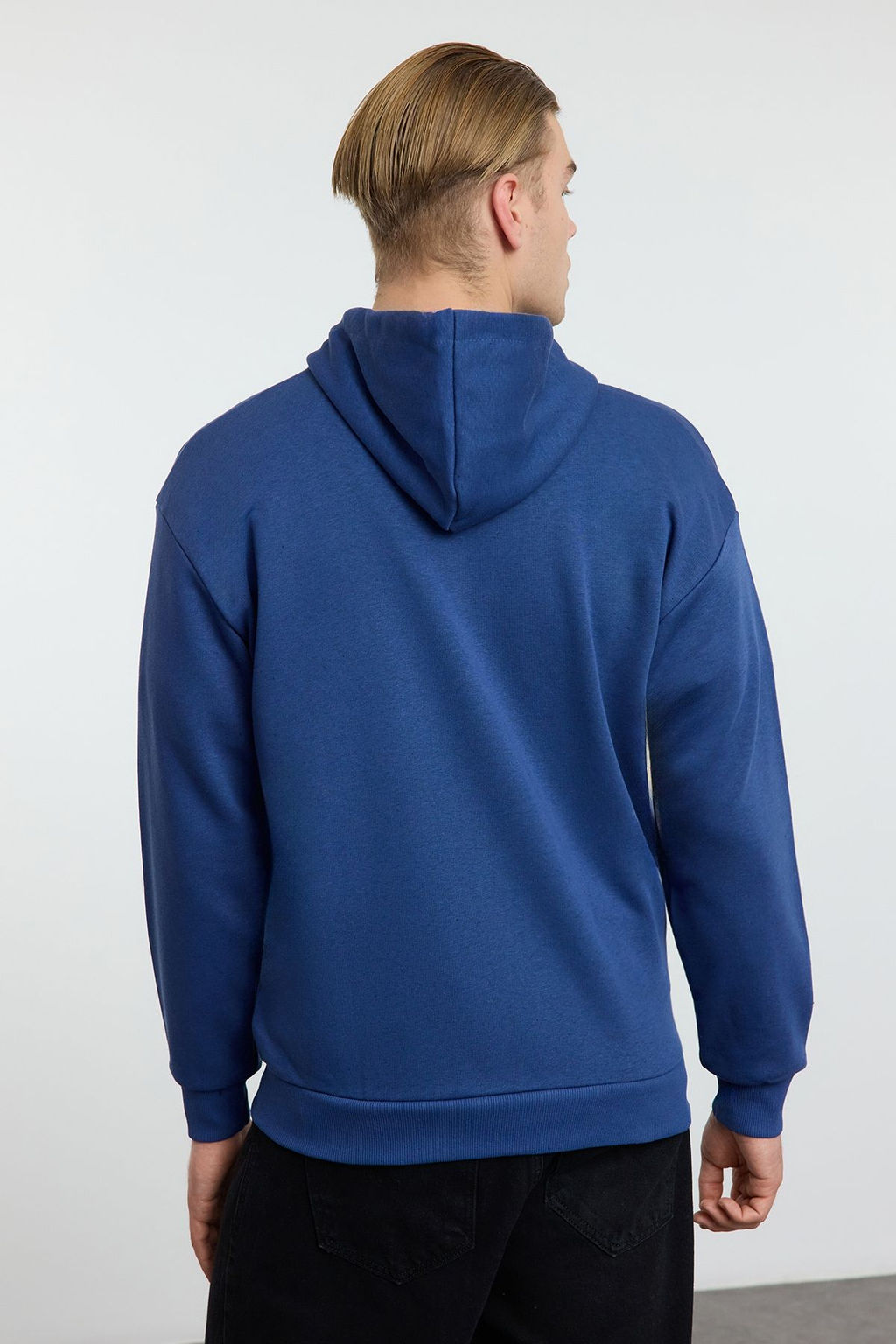 TRENDYOL MAN Siyah Oversize/Genis Kesim Kapusonlu Fermuarl? Sweatshirt-H?rka TMNAW22SW0620 - Trendyolmilla фото 5