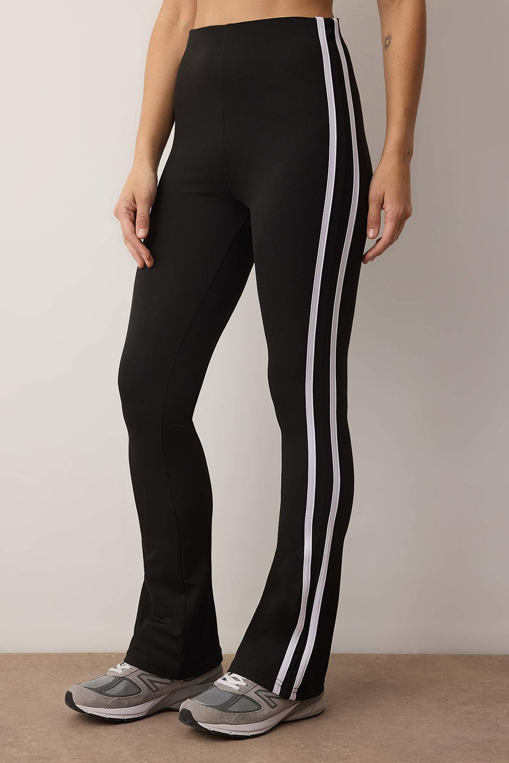 Siyah Dalg?c/Scuba Kumas Serit Detayl? Ispanyol Paca Yoga Orme Spor Tayt THMAW26TY00014 - Trendyolmilla фото 19