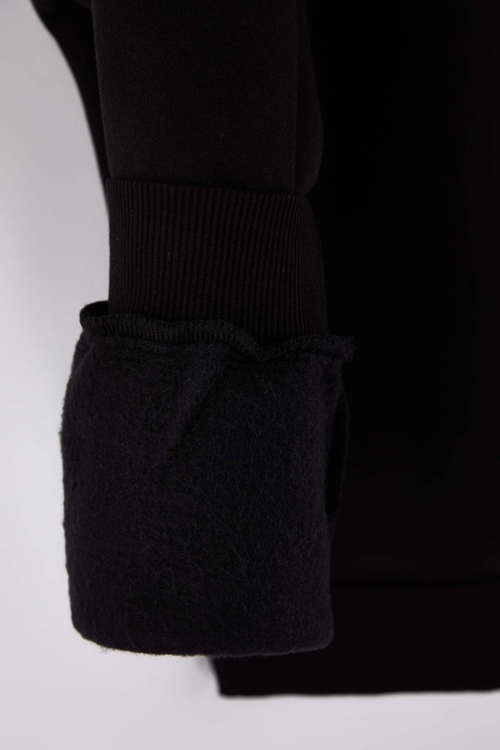 Siyah Yeni Oversize/Genis Kesim Soft Kalite Ici Polarl? Polo Yaka Sweatshirt TMNAW26SW00004 - Trendyolmilla фото 7