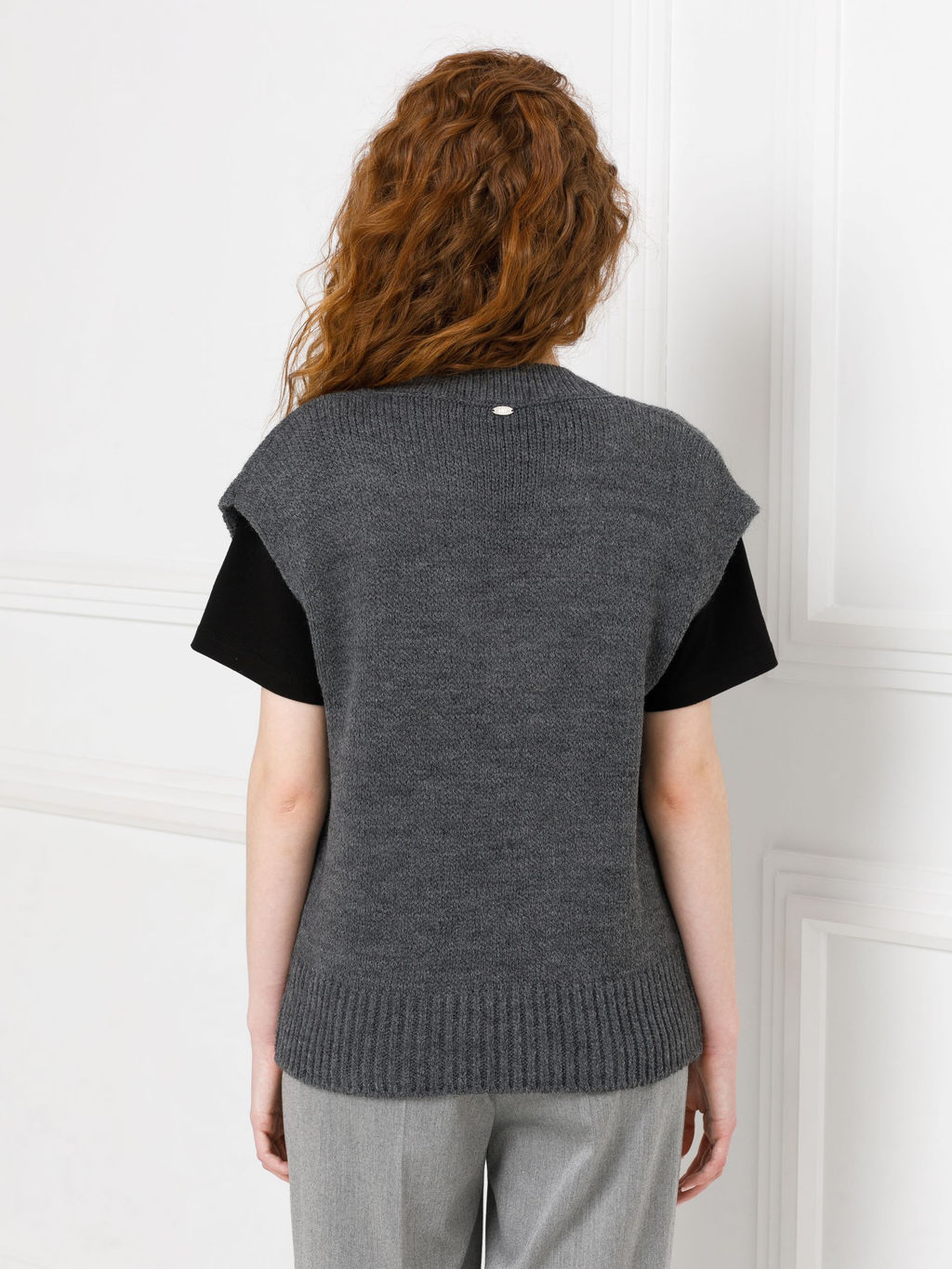 Жилет вязаный