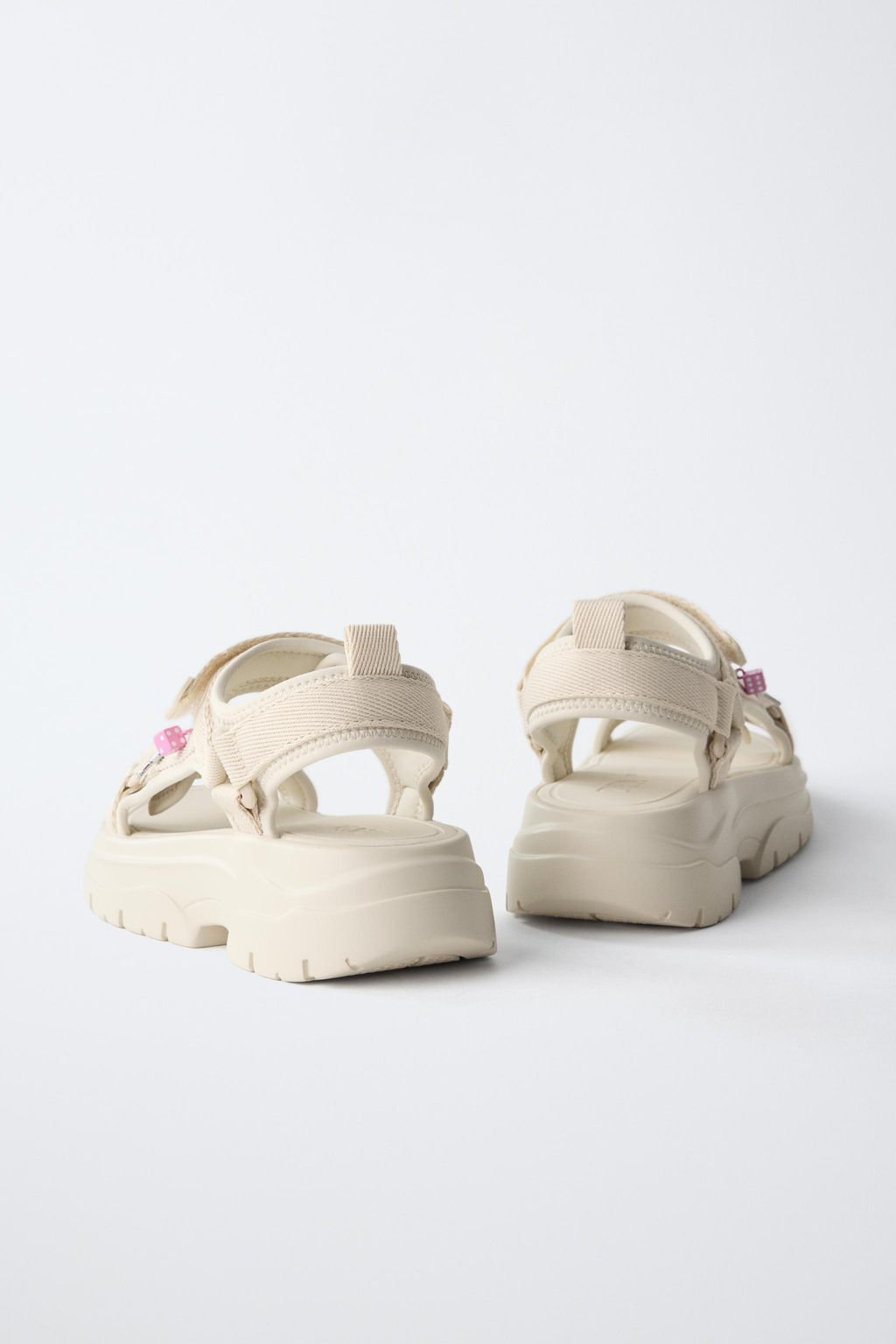 SANDALIA T?CNICA CHARMS / Blanco Crudo