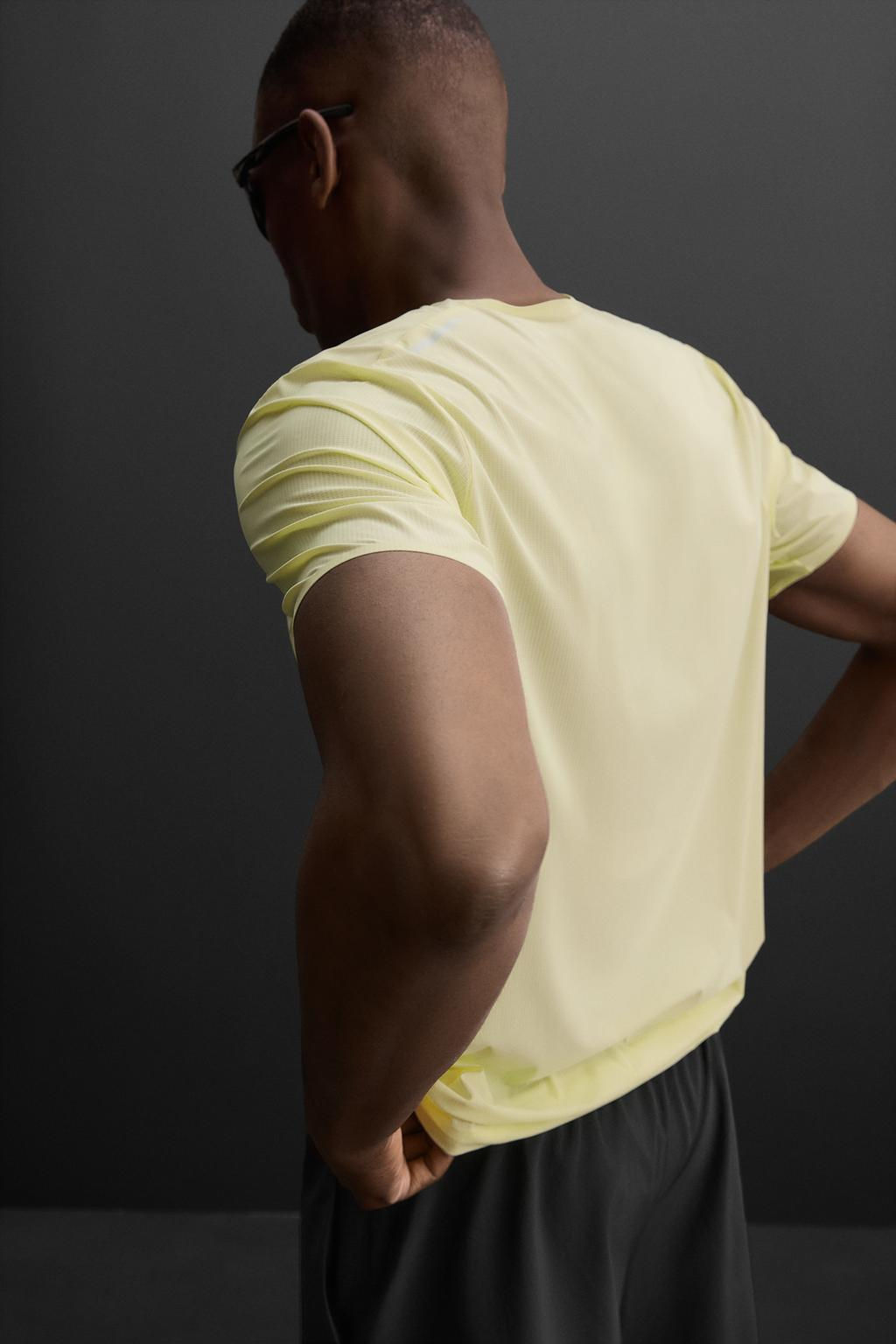 LIGHTWEIGHT TECHNICAL T-SHIRT - Zara фото 7