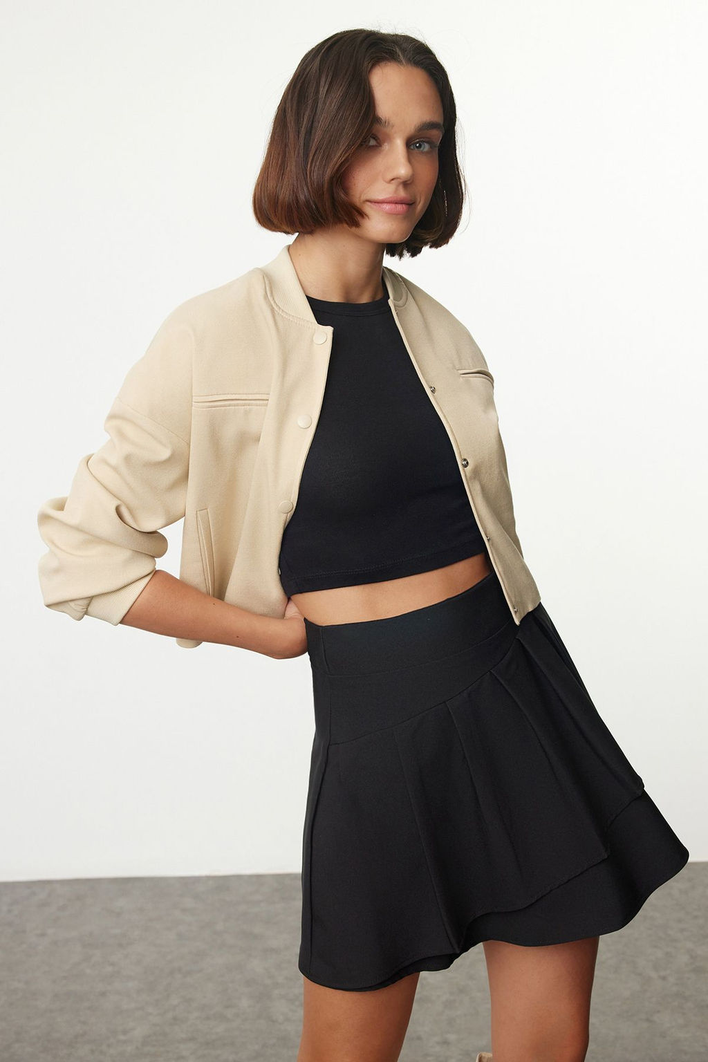 TRENDYOLMILLA Siyah Asimetrik Pilili Dokuma Etek Gorunumlu Sort TWOAW25SR00025  фото 2