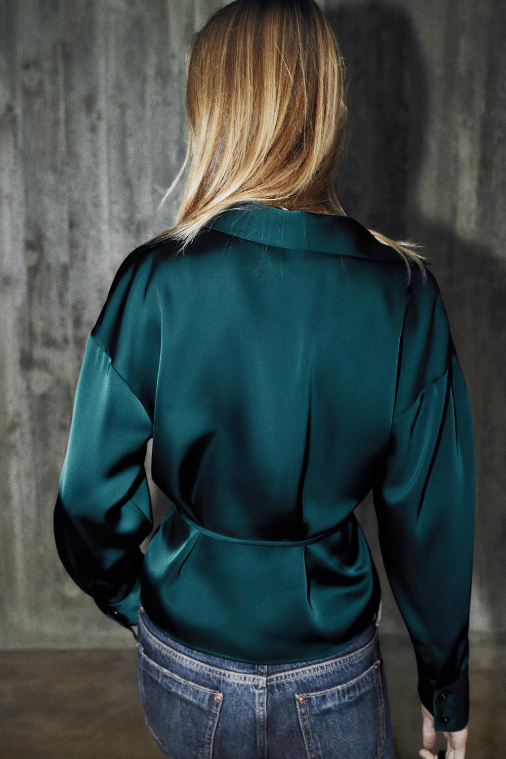 BLUSA SATINADA CINTUR?N / Verde pato - Zara фото 5