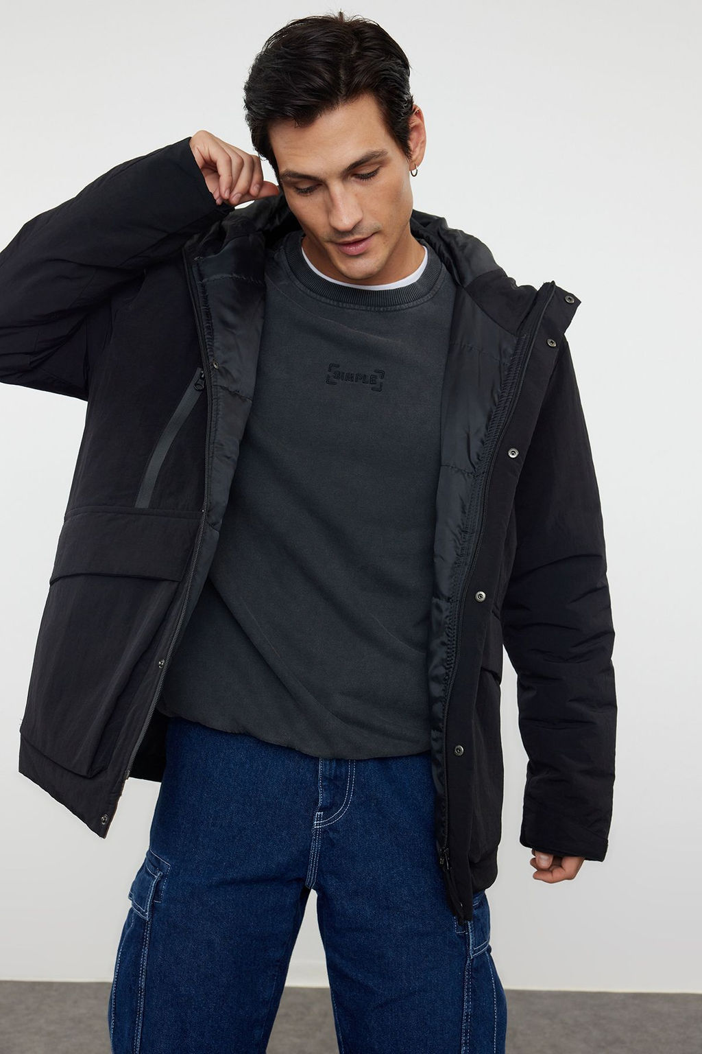 TRENDYOL MAN Erkek Siyah Regular Fit Taslan K?sl?k Parka Mont TMNAW25MO00008