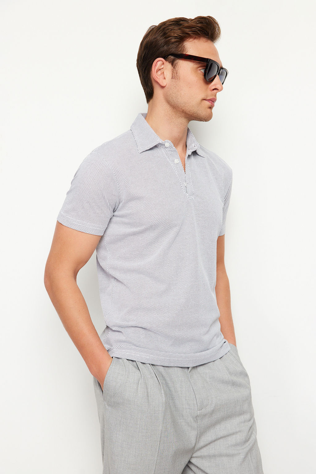 Beyaz Regular/Normal Kesim Dokulu Polo Yaka T-shirt TMNSS24PO00038