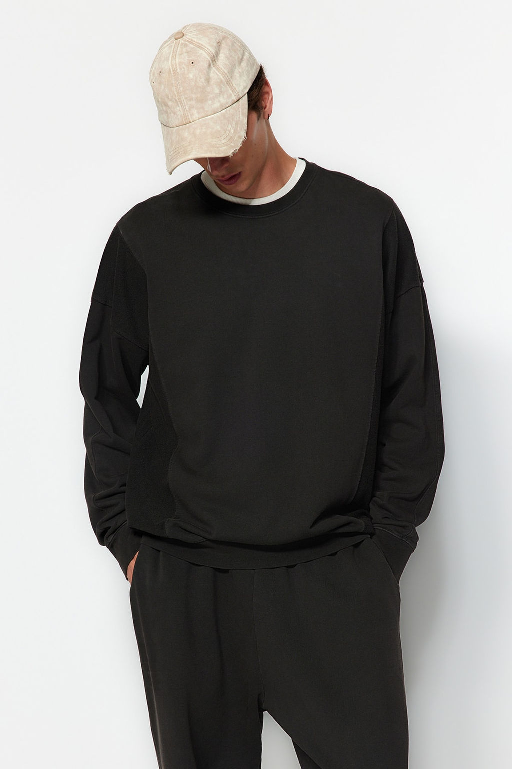 TRENDYOL MAN Antrasit %100 Pamuk Premium Oversize/Genis Kesim Eskitme/Soluk Efektli Sweatshirt TMNAW24SW00023 - Trendyolmilla фото 3
