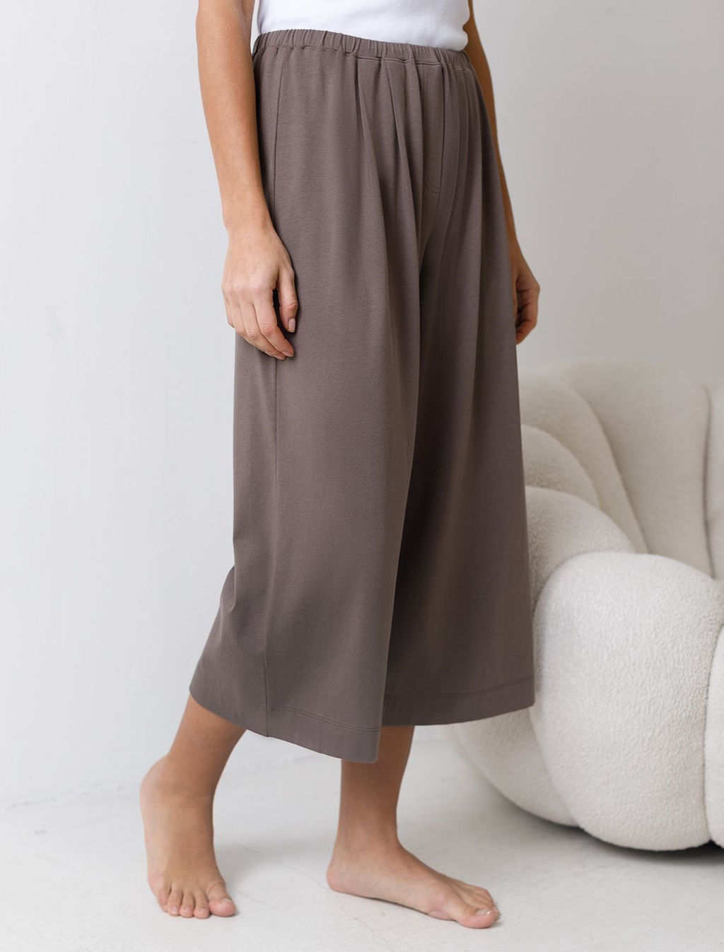 Брюки Vilatte кюлоты укороченные широкие на резинке из хлопка кофейные