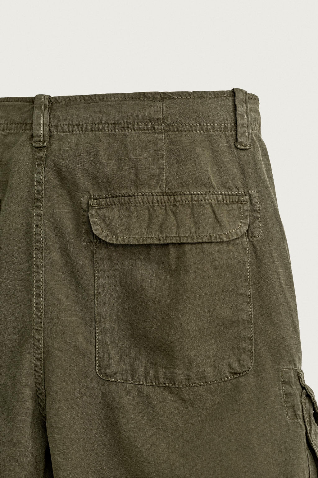 BERMUDA CARGO REGULAR FIT TRABILLAS / Khaki - Zara фото 10