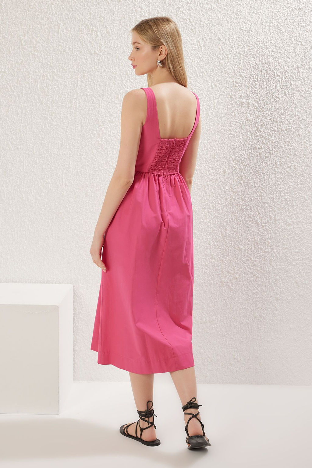 Fusya Belden Ac?lan Midi Korse Dikis Detayl? Midi Dokuma Elbise TWOSS24EL00038