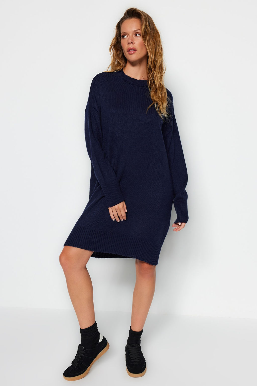 TRENDYOLMILLA Antrasit Mini Triko Super Genis Kal?p Yumusak Dokulu Elbise TWOAW24EL00035  фото 11