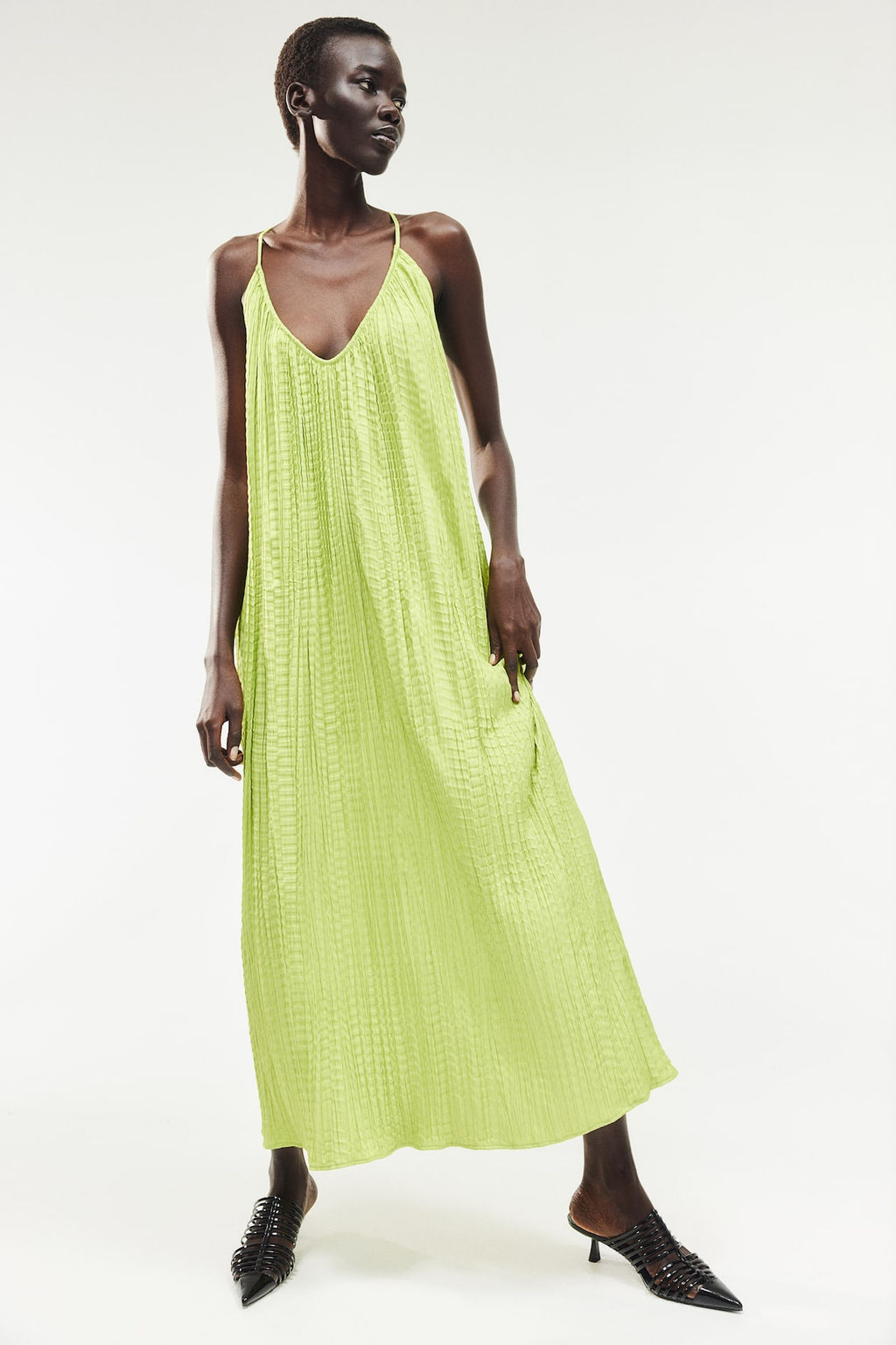 Vestido plisado con tirantes espagueti - H&m фото 2