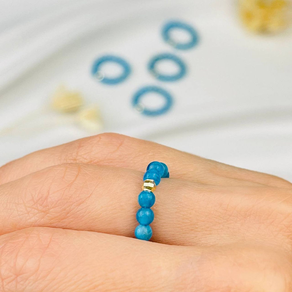 Кольцо на резинке из Апатита 18 р.