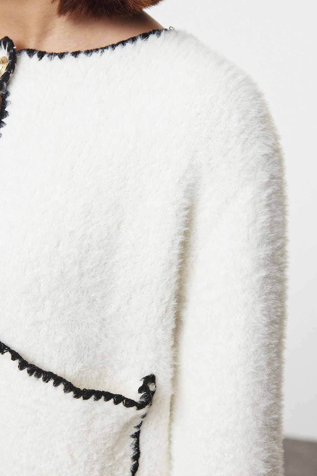 Ekru Tuylu Yumusak Dokulu Ceket Gorunumlu Triko H?rka TWOAW25HI00009