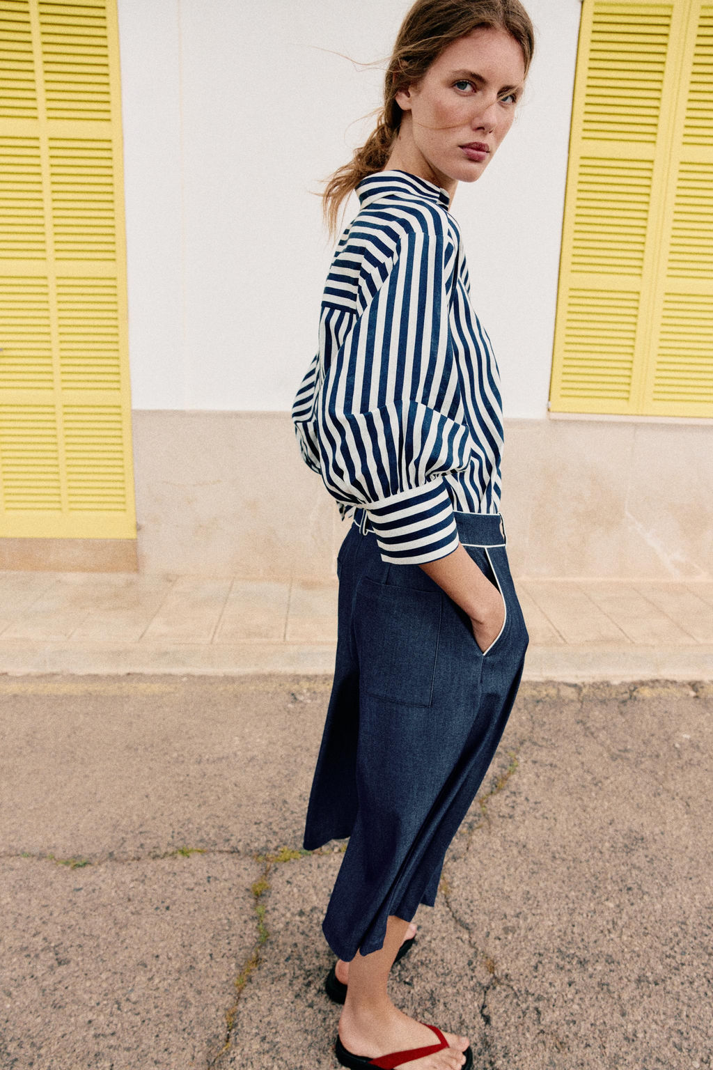 CAMISA CON LINO MANGA ABULLONADA / Azul / Blanco