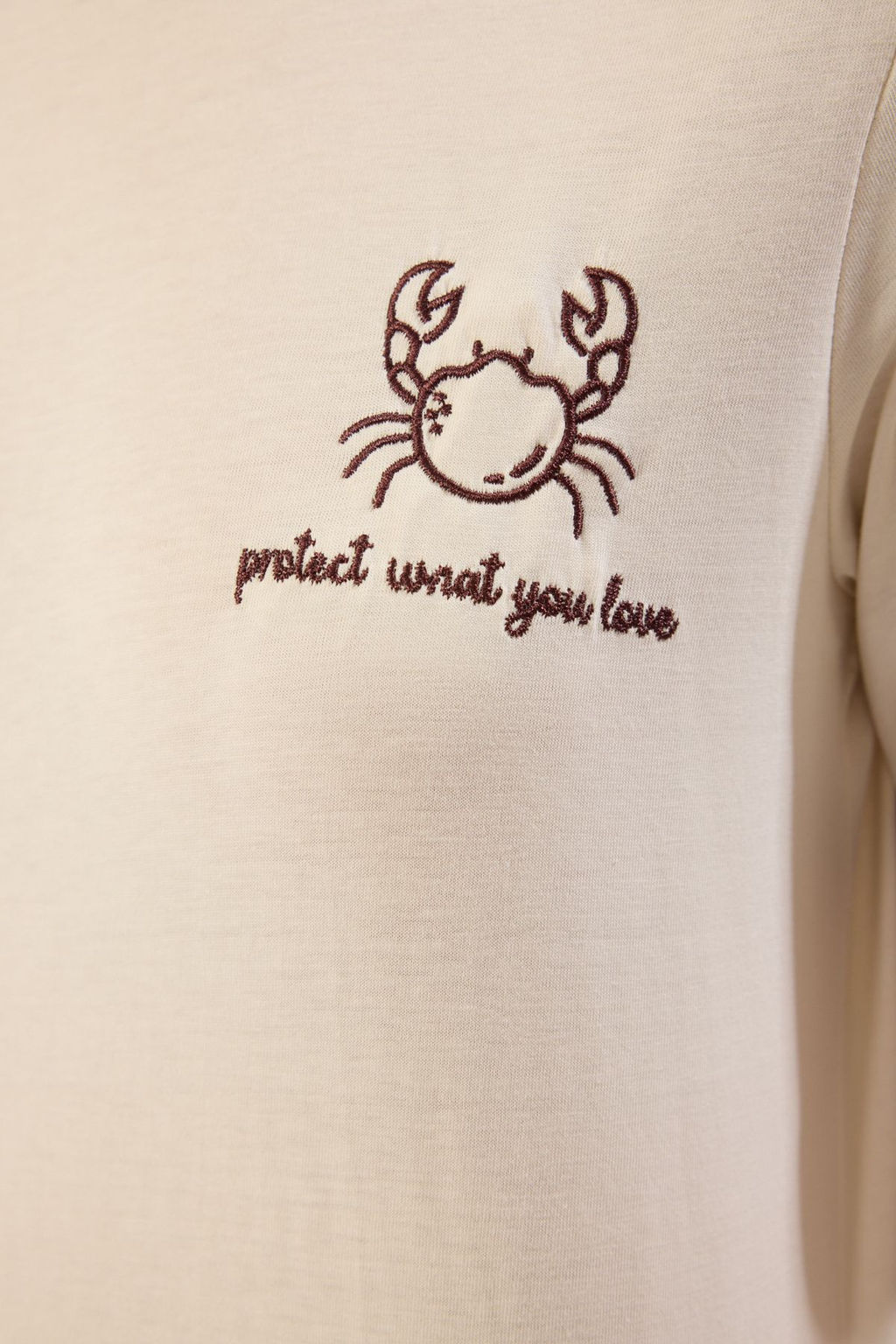 TRENDYOLMILLA Tas %100 Pamuk Nak?sl? Kontrast Biye Detayl? Orme T-Shirt TWOSS24TS00037  фото 17