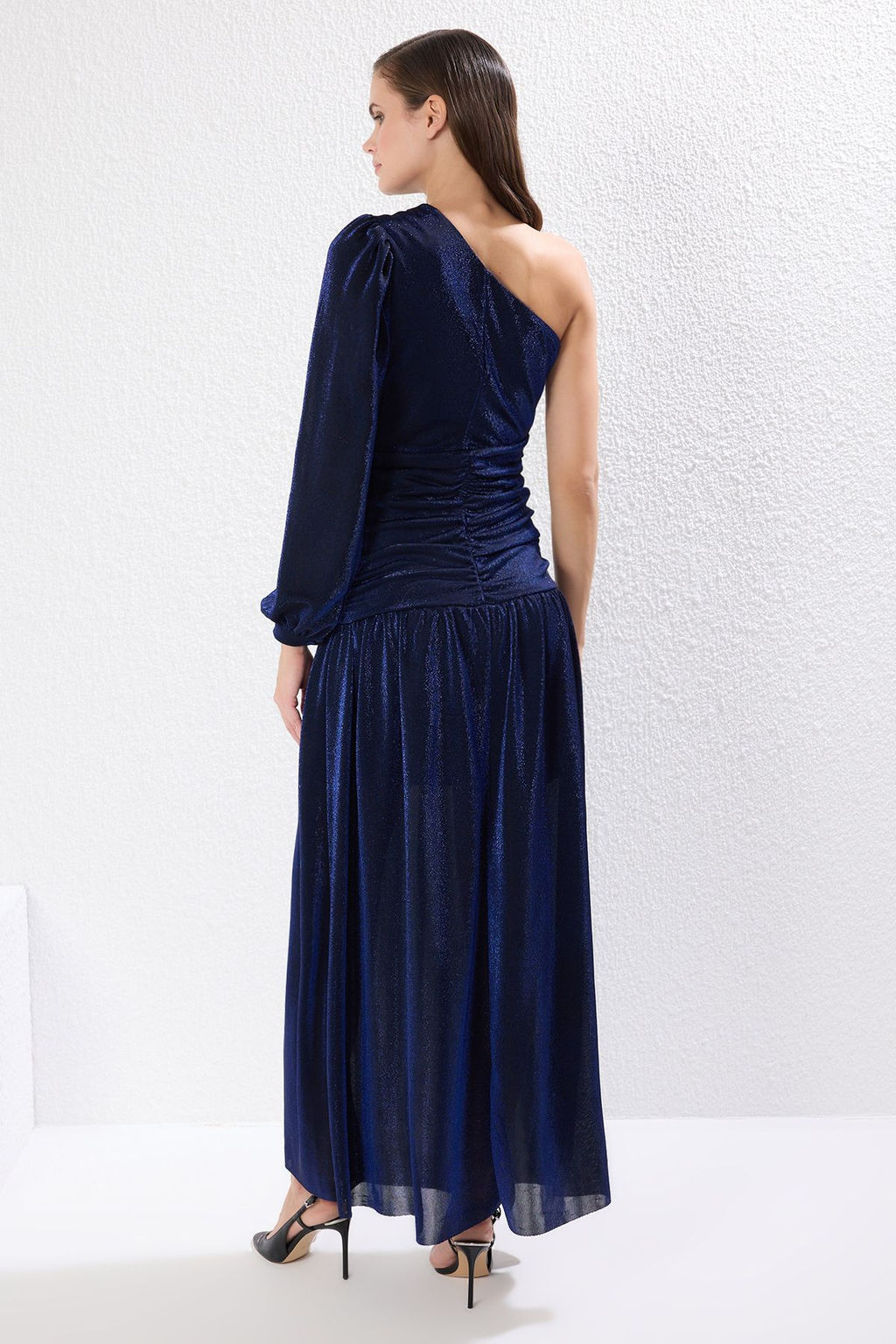 TRENDYOLMILLA Pudra Astarl? Par?lt?l? Tek Kol Uzun S?k Abiye Elbise TPRSS25AE00042  фото 5