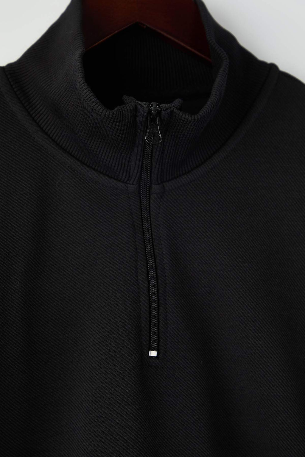 Siyah Regular/Normal Kesim Kal?n Dik Yaka Sweatshirt TMNAW26SW00025