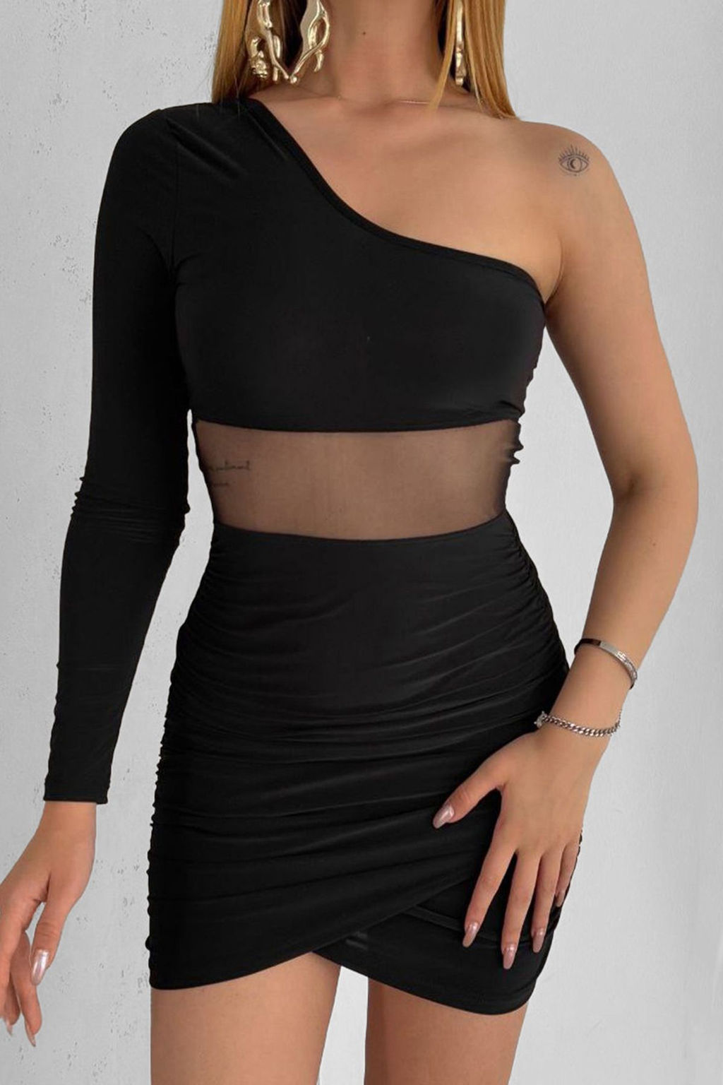 Trendyolmilla Siyah Vucuda Oturan Transparan Detayl? Tek Kol Orme Elbise TPRAW25EL00169