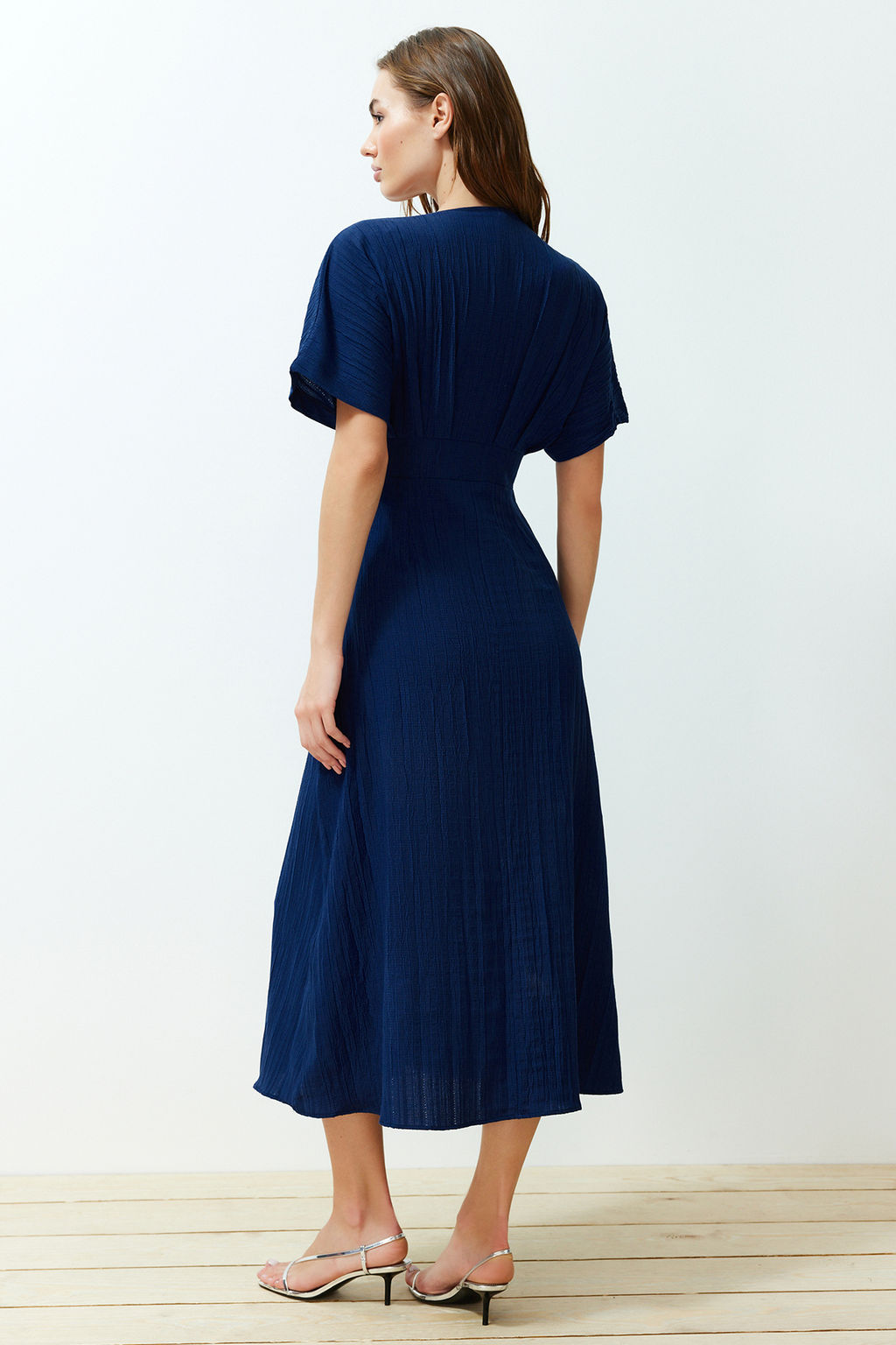 TRENDYOLMILLA Lacivert A Kesim Korsaj Detayl? V Yaka Maxi Dokuma Elbise TWOSS24EL00620 фото 11