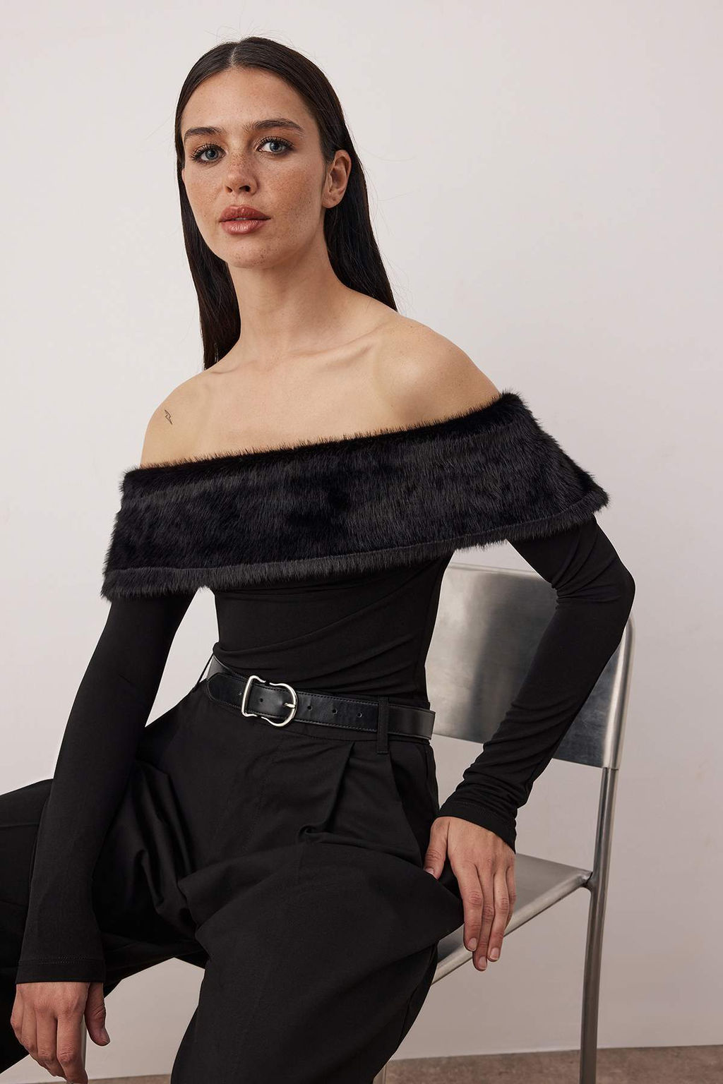 Siyah Suni Kurklu Carmen Yaka Orme Party Bluz TPRAW26BZ00047 - Trendyolmilla фото 4