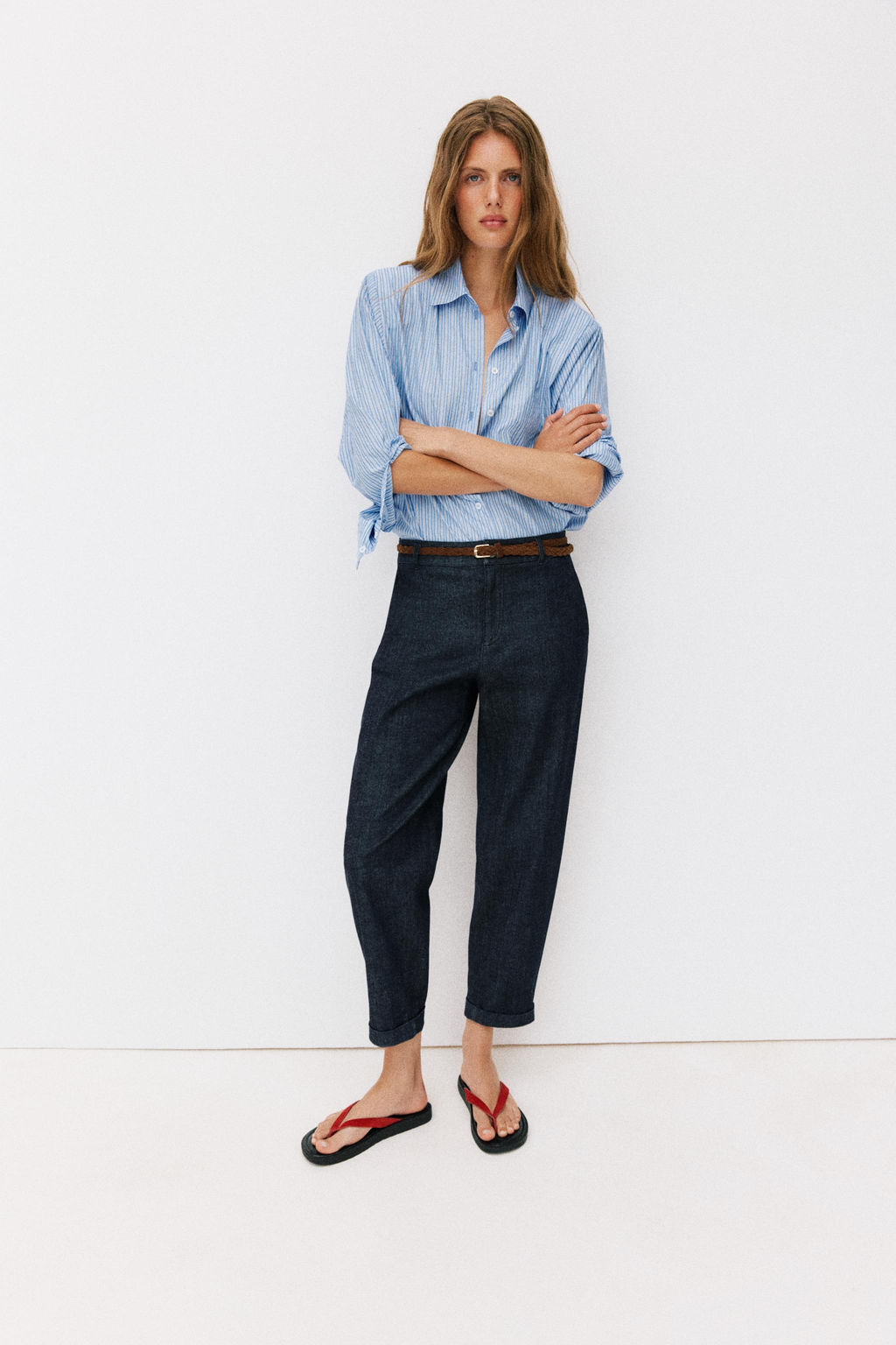 Брюки Zara PANTALON CHINO CINTURON TRENZADO индиго