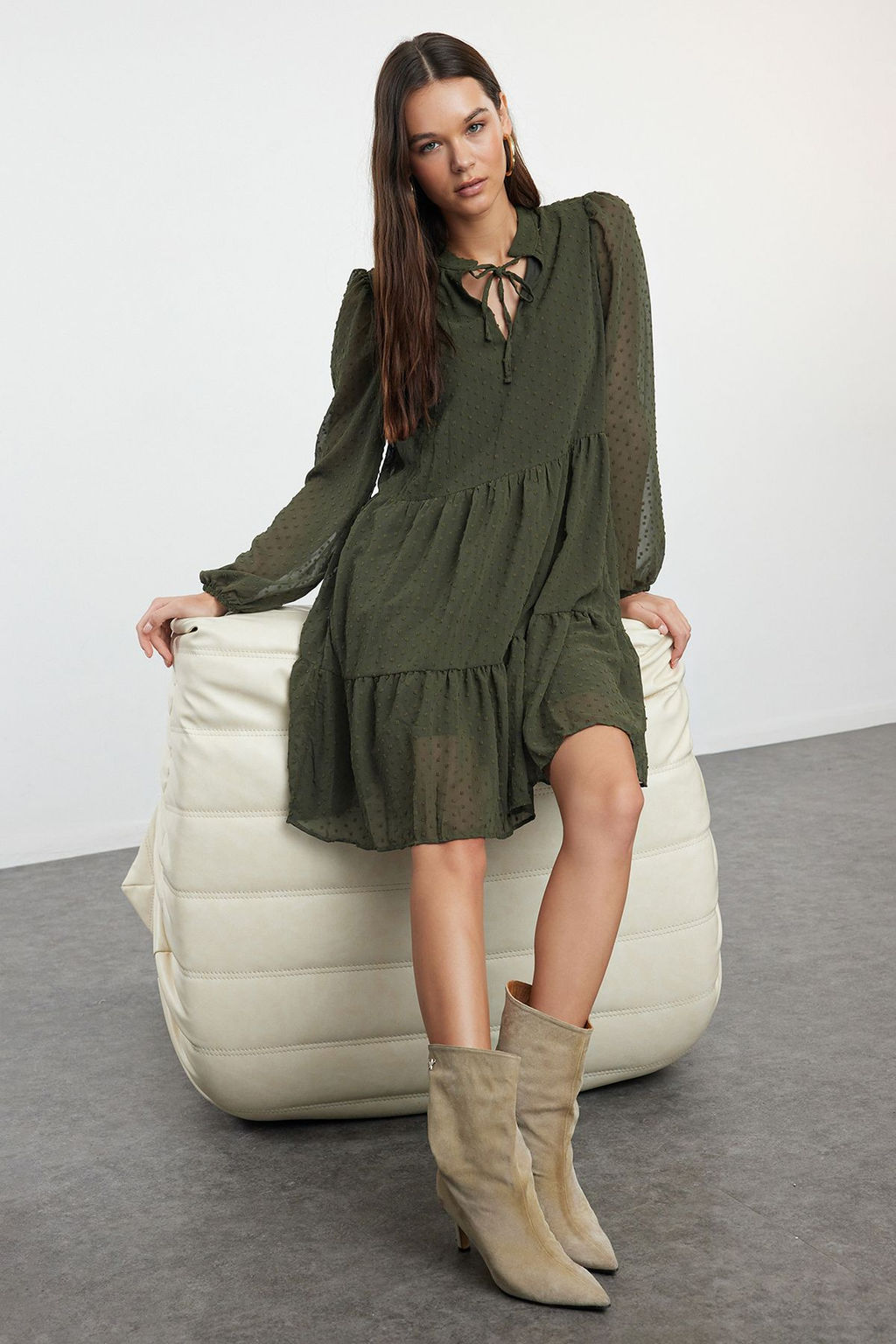 Trendyolmilla Siyah Duz Genis Kesim Puantiye Sifon Kumasl? Dokuma K?sl?k Elbise TWOAW25EL00276  фото 2