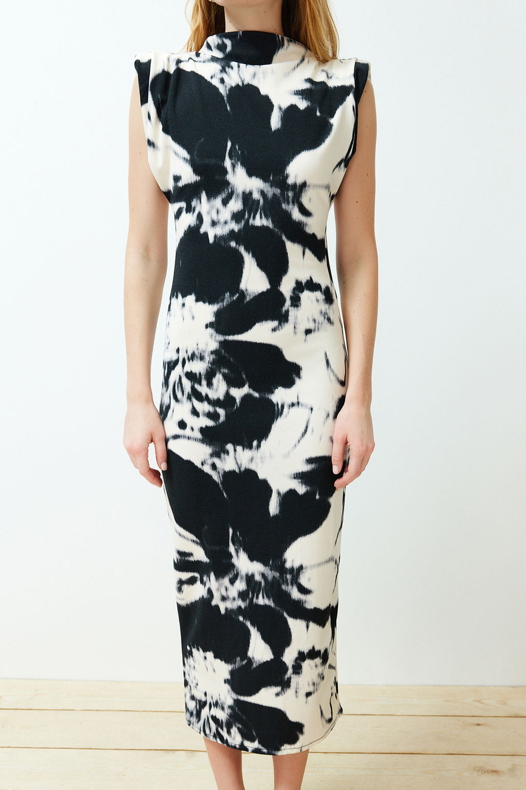 TRENDYOLMILLA Cok Renkli Cicekli Dik Yaka Vatkal? Bodycone/Vucuda Oturan Orme Maxi Kalem Elbise TWOSS24EL00841  фото 5