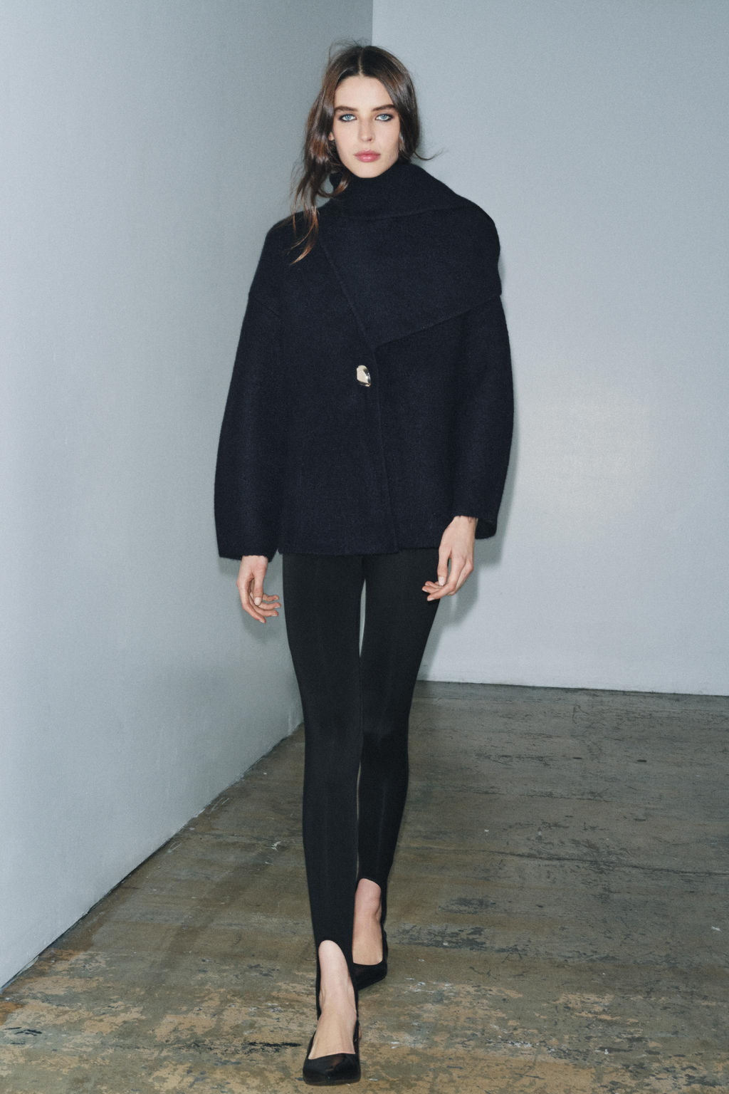 SHORT KNIT COAT WITH SCARF - Zara фото 5