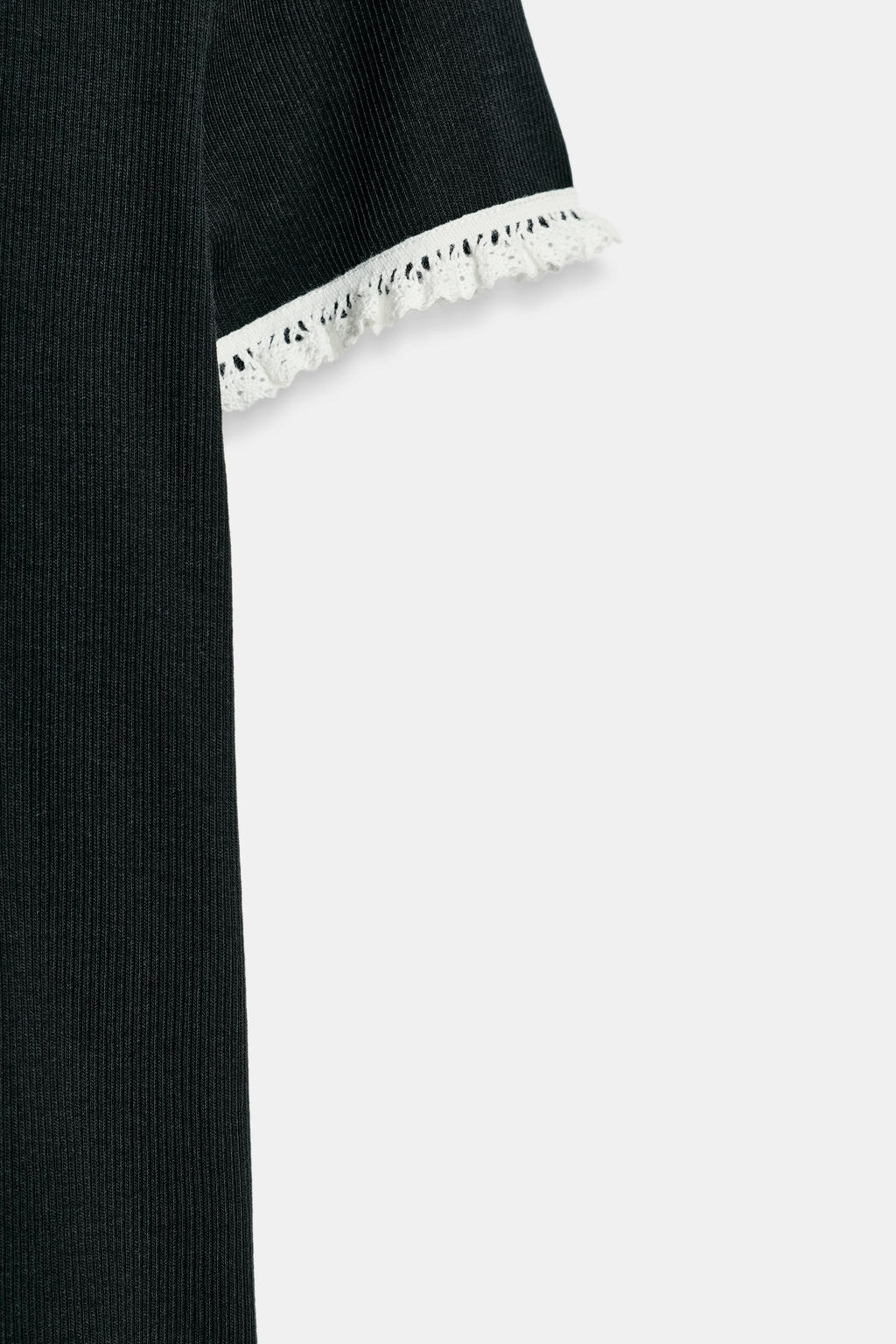 CAMISETA MANGA CORTA ENCAJE / Negro / Blanco