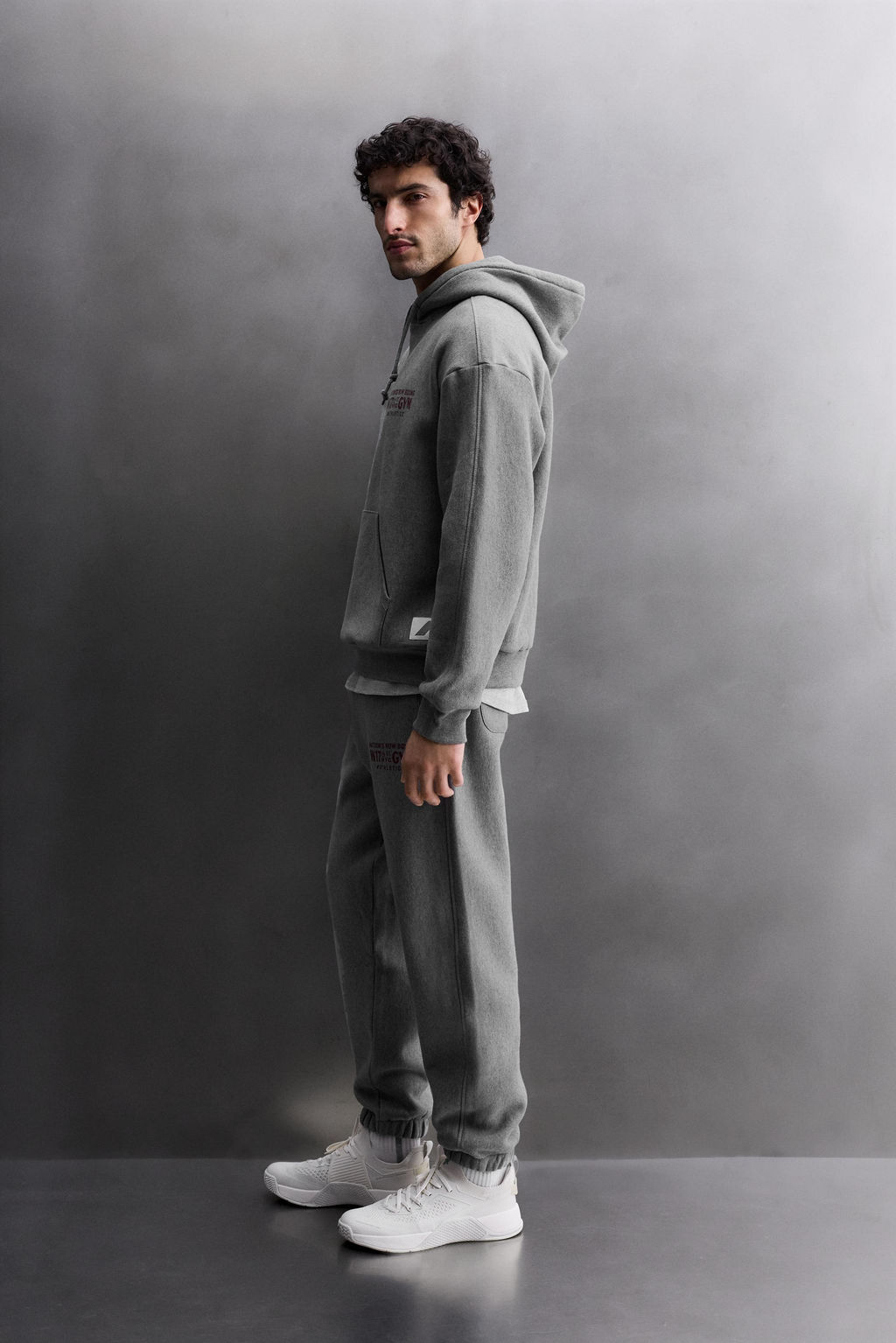 PRINTED TEXT JOGGING TROUSERS - Zara фото 4