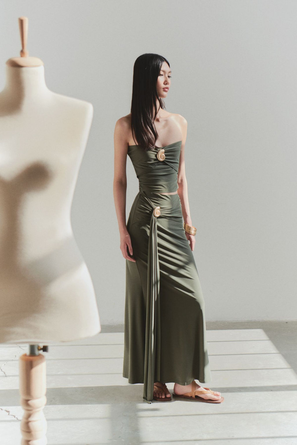 Limited Edition Haki Vucuda Oturan Aksesuar Detayl? Orme Uzun Etek TPRSS25ET00004