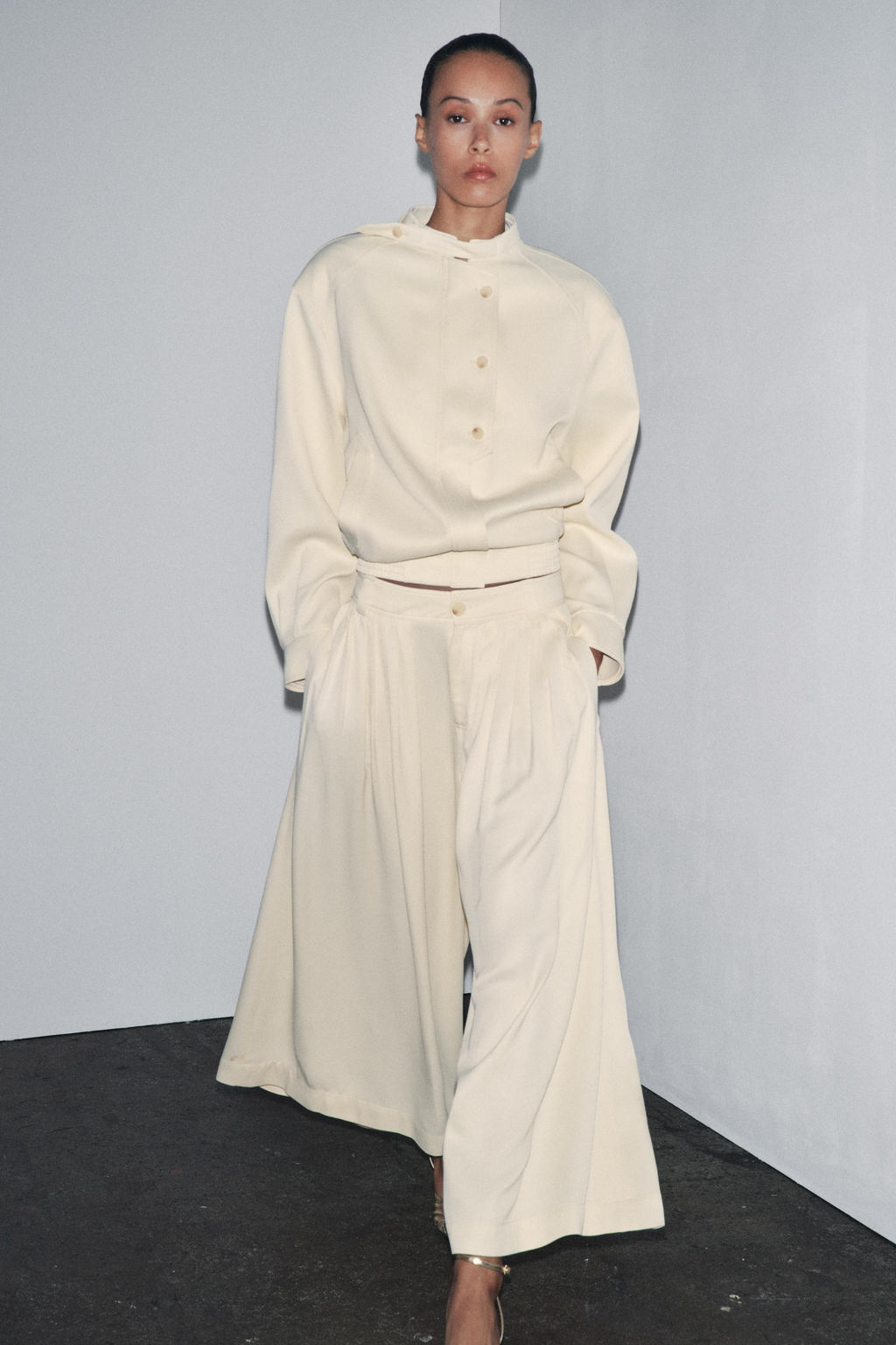 METALLIC HIGH-HEEL CAGE SANDALS