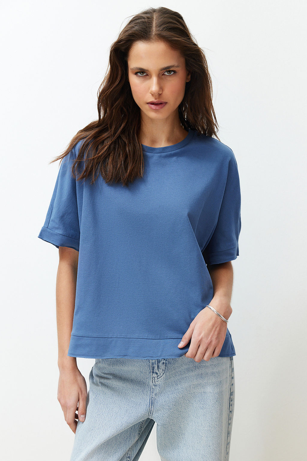 TRENDYOLMILLA Indigo %100 Pamuk Kesik ve Y?rtmac Detayl? Oversize/Rahat Kesim Orme T-Shirt TWOSS24TS00027 фото 6