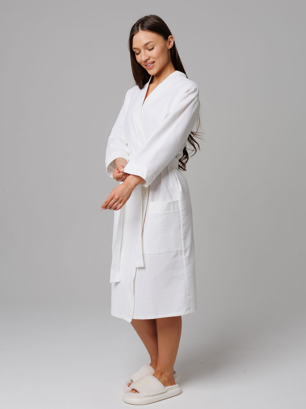 Женский укороченный вафельный халат с планкой белый В-11 (9)