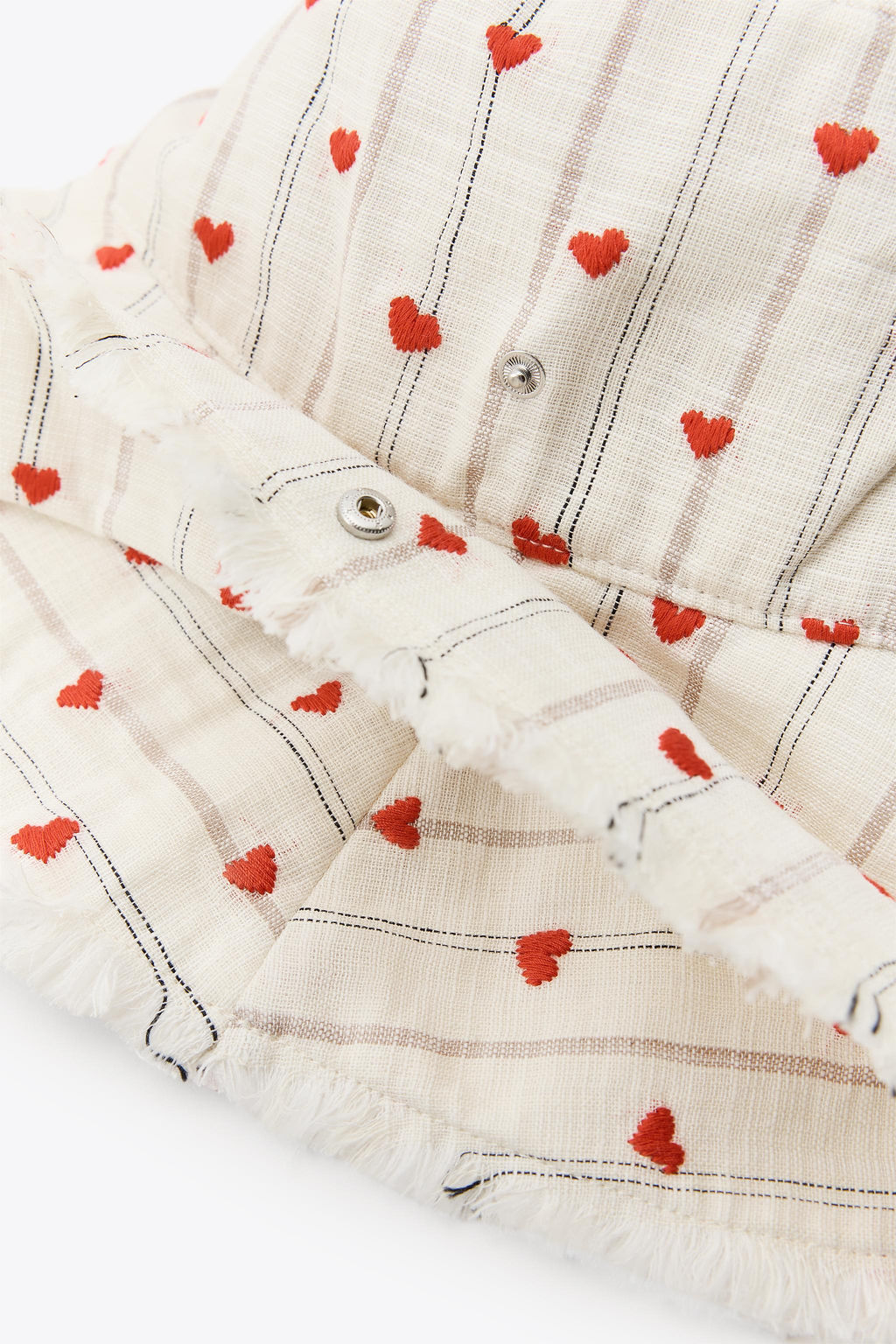 STRIPED BUCKET HAT WITH HEART EMBROIDERY