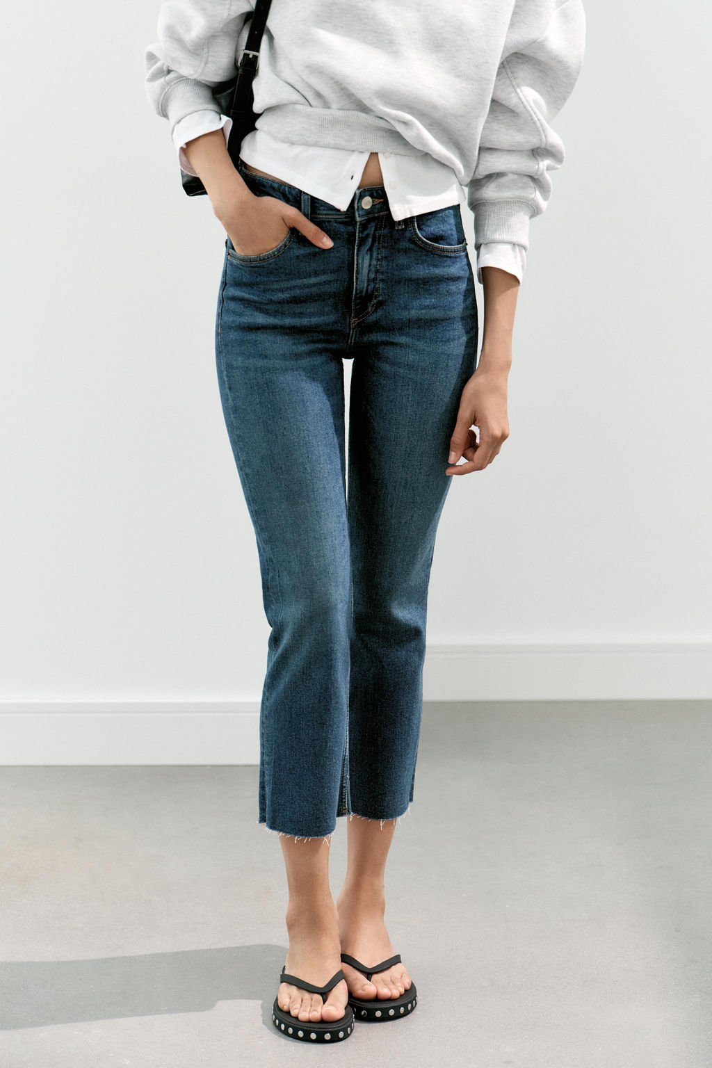 JEANS TRF CROPPED FLARE TIRO ALTO / Azul